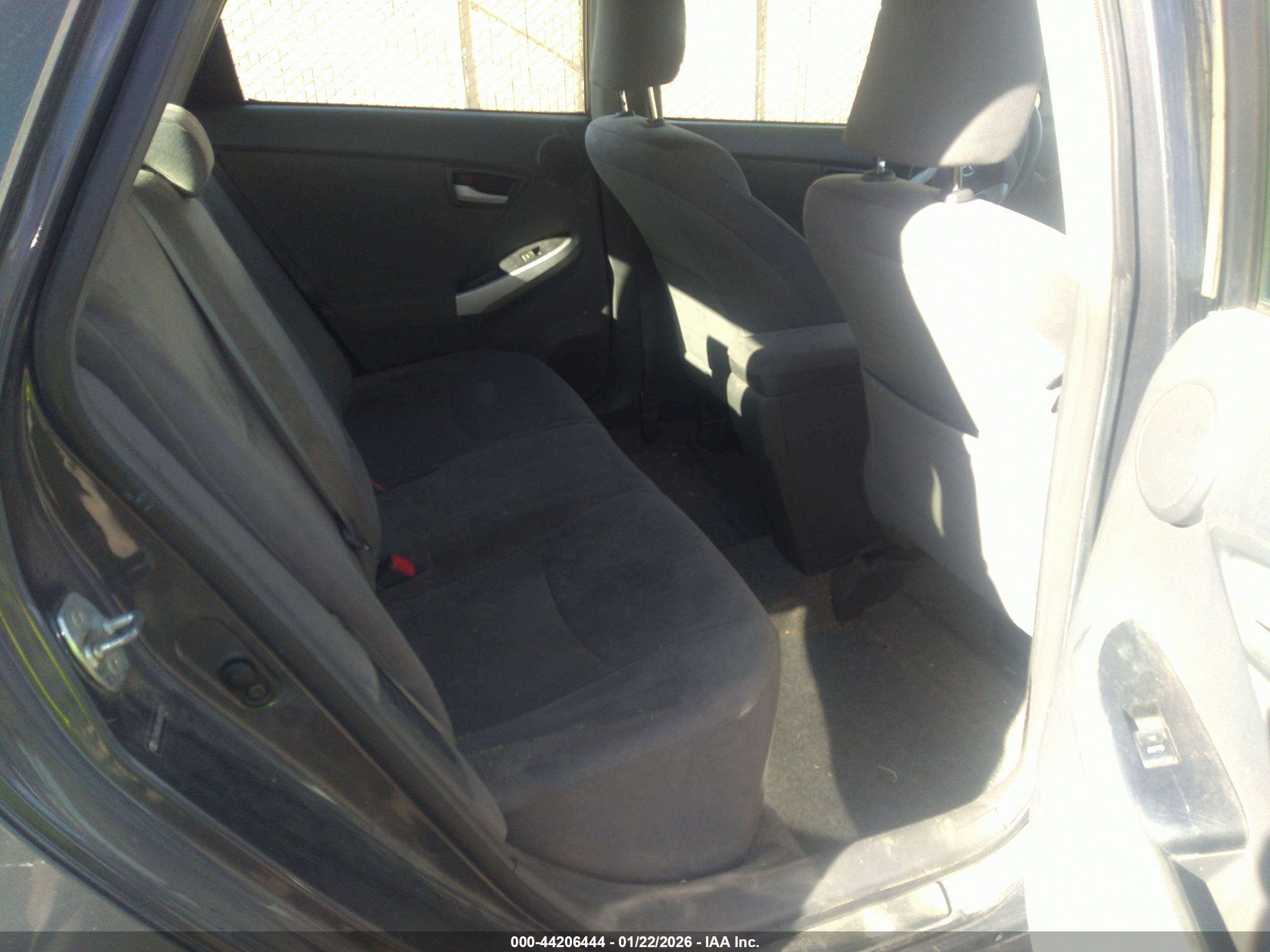 TOYOTA PRIUS image 8