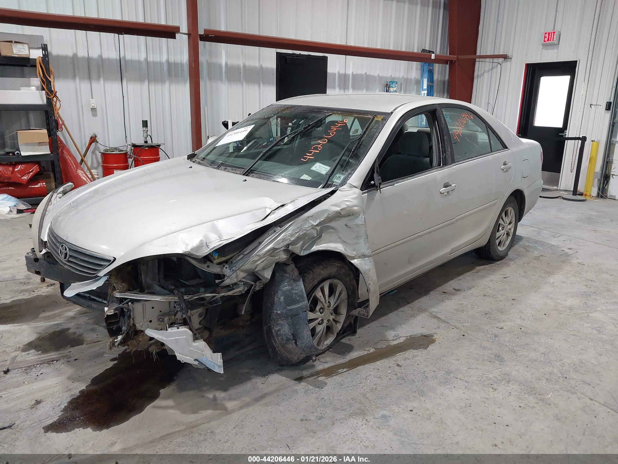TOYOTA CAMRY image 2