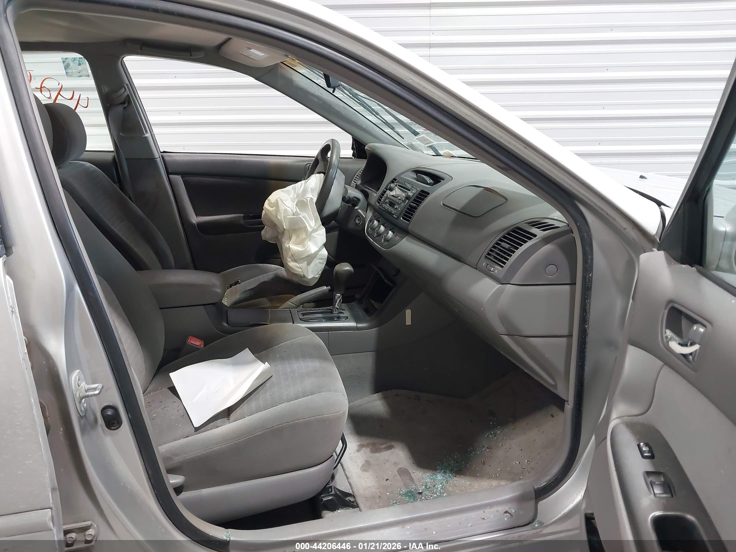 TOYOTA CAMRY image 5