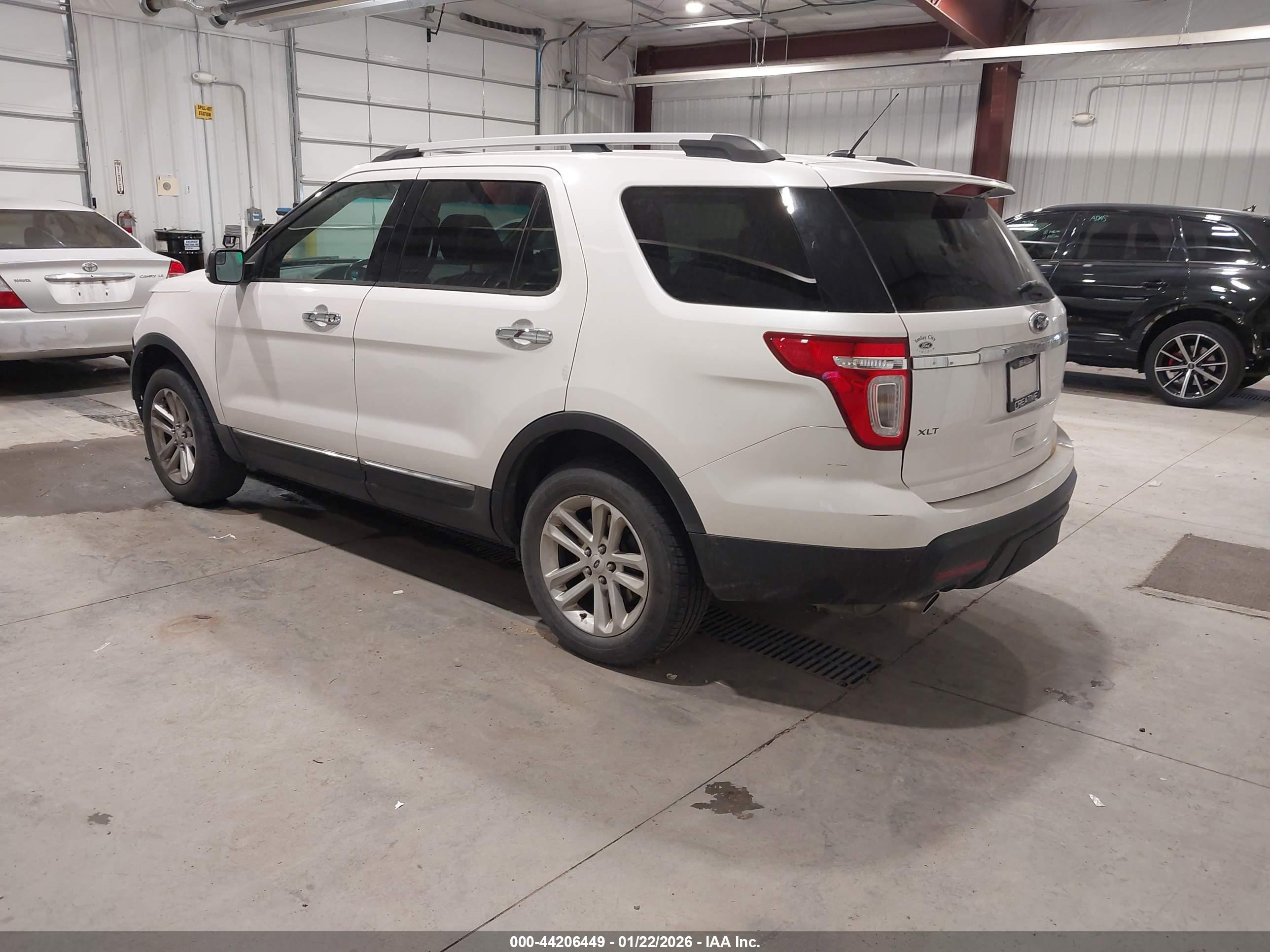 FORD EXPLORER image 3