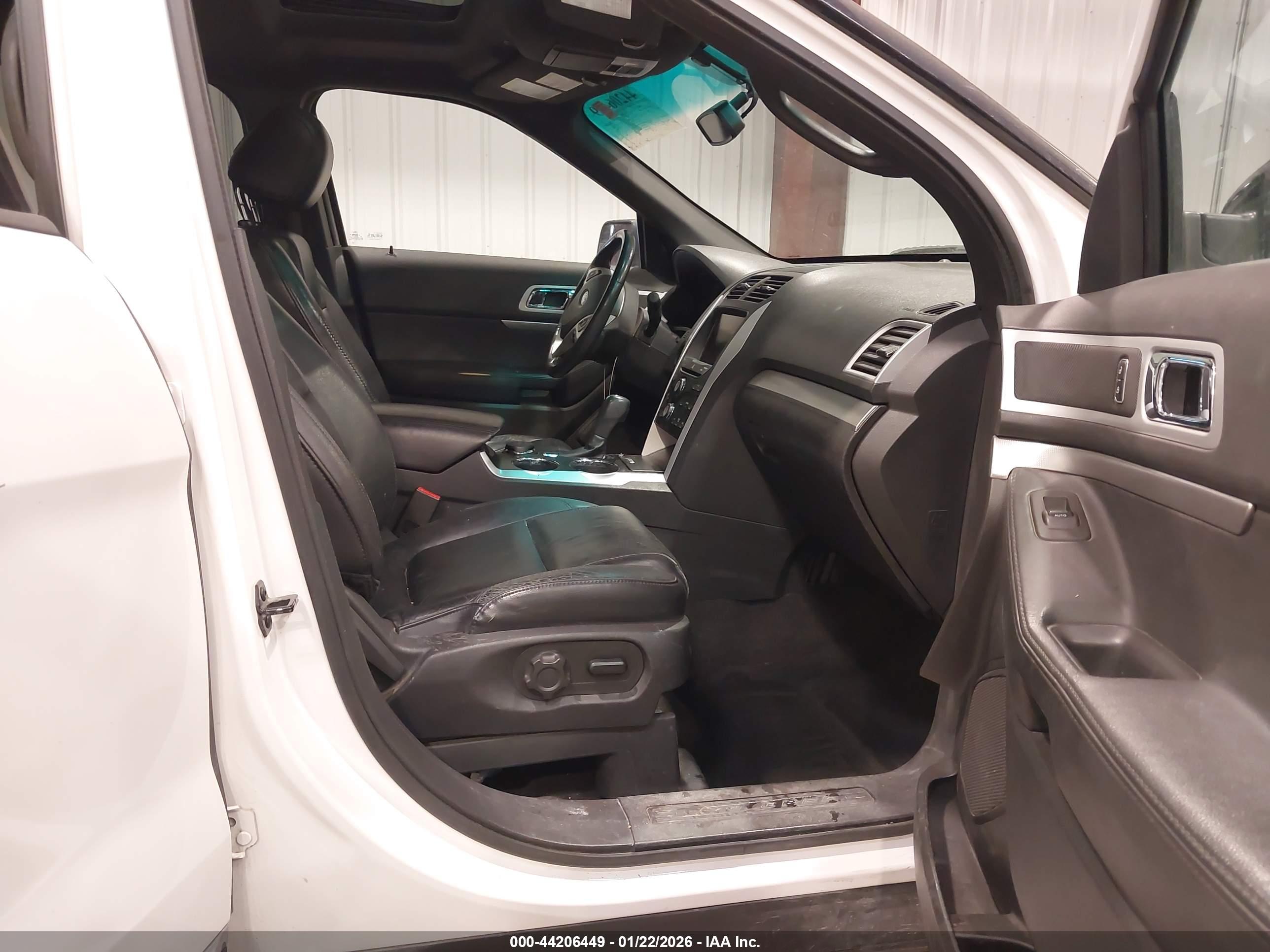 FORD EXPLORER image 5