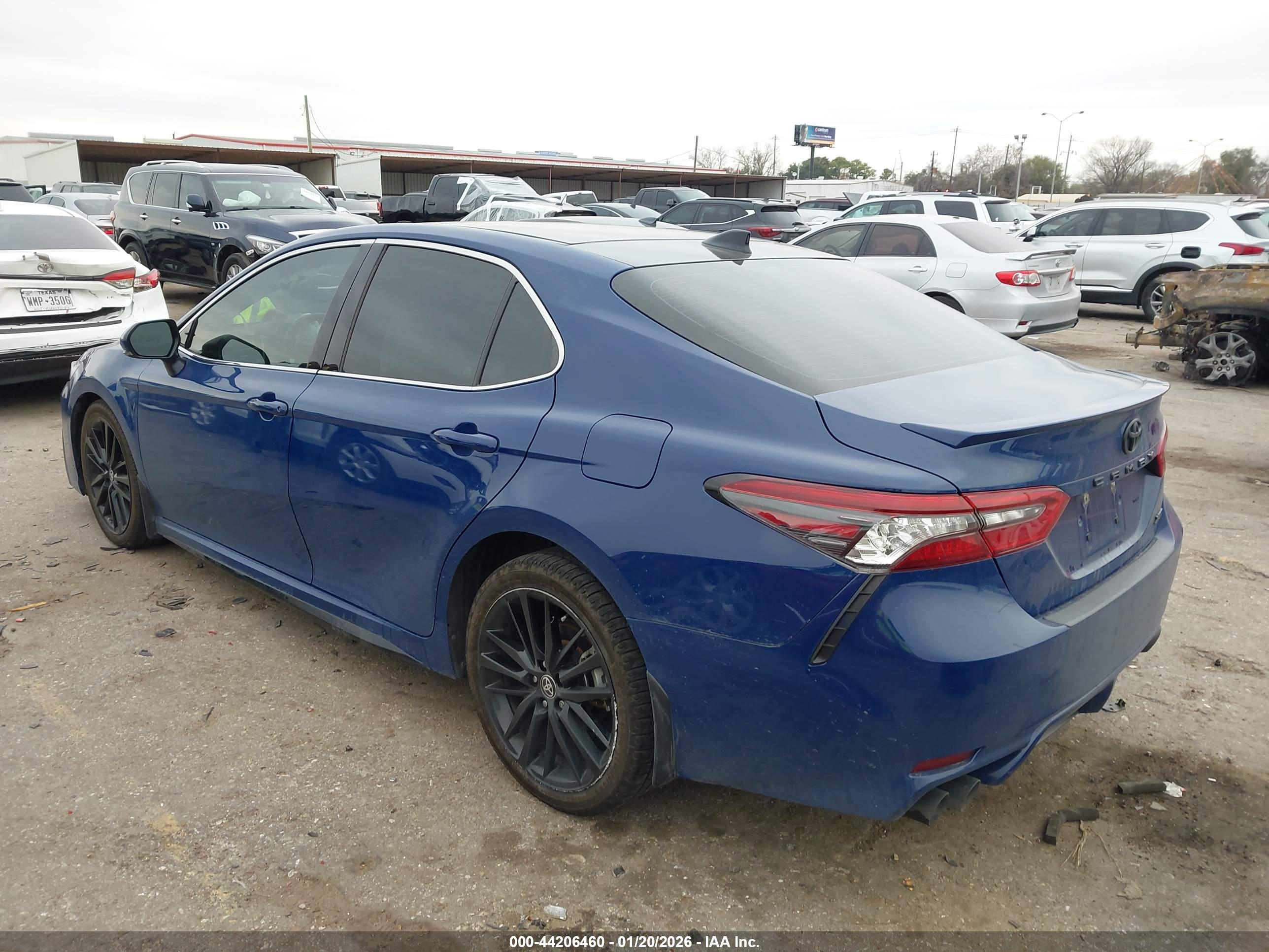 TOYOTA CAMRY image 3