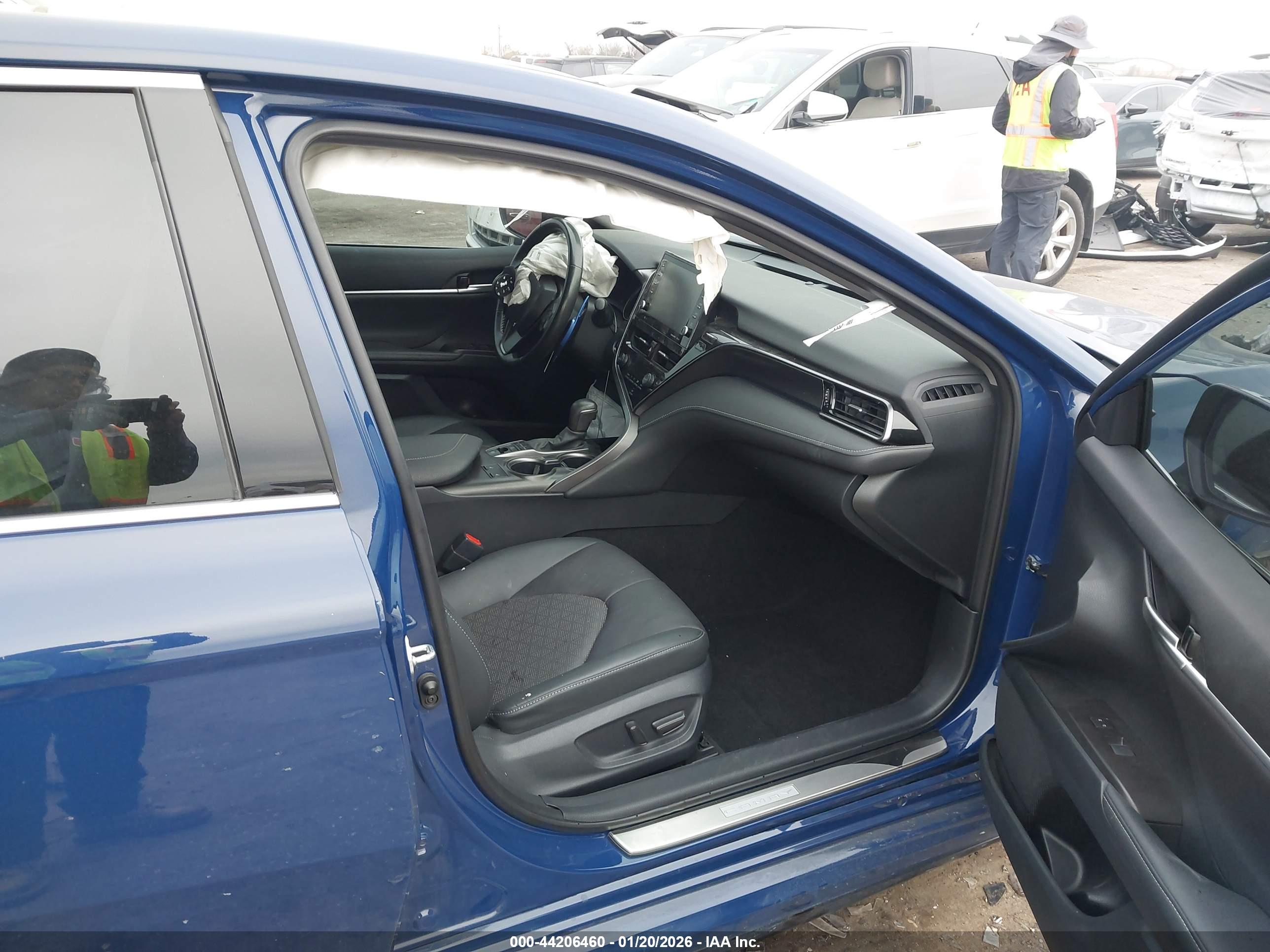 TOYOTA CAMRY image 5
