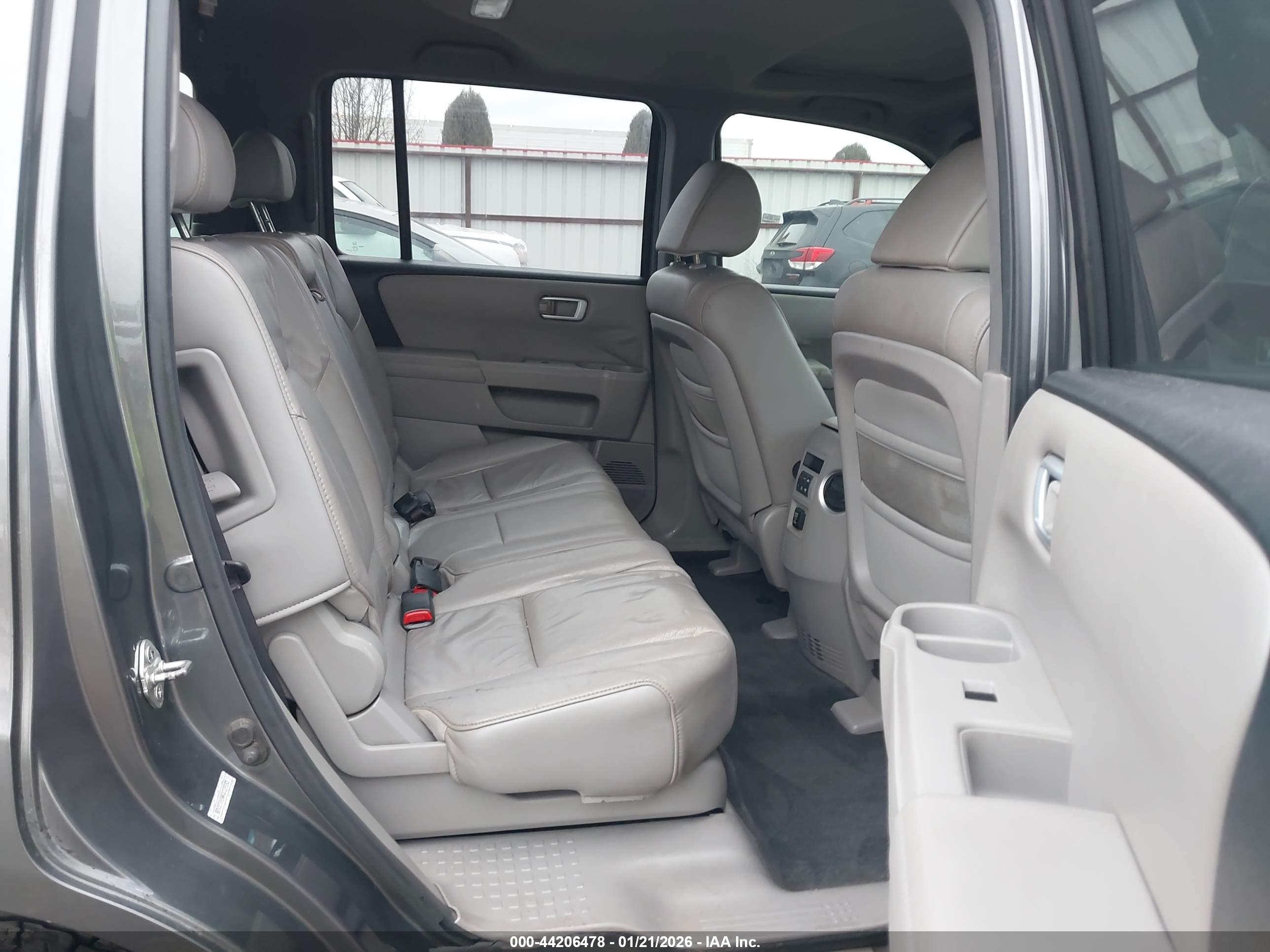 HONDA PILOT image 8