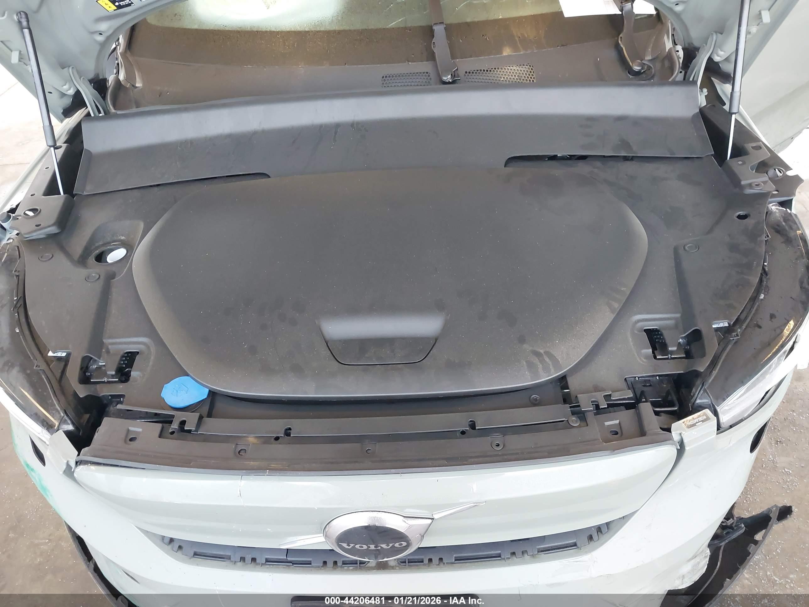 VOLVO XC40 image 10