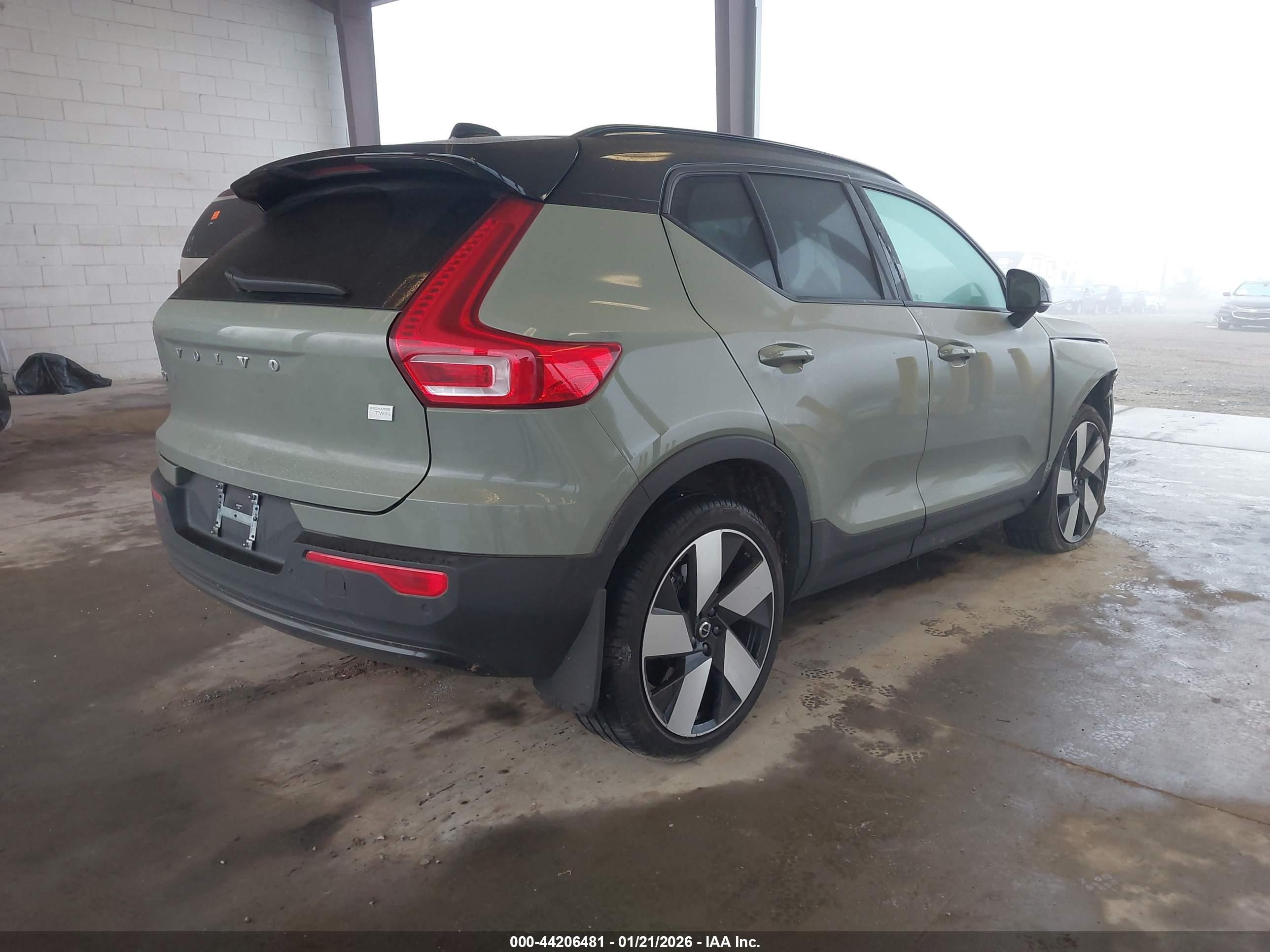 VOLVO XC40 image 4