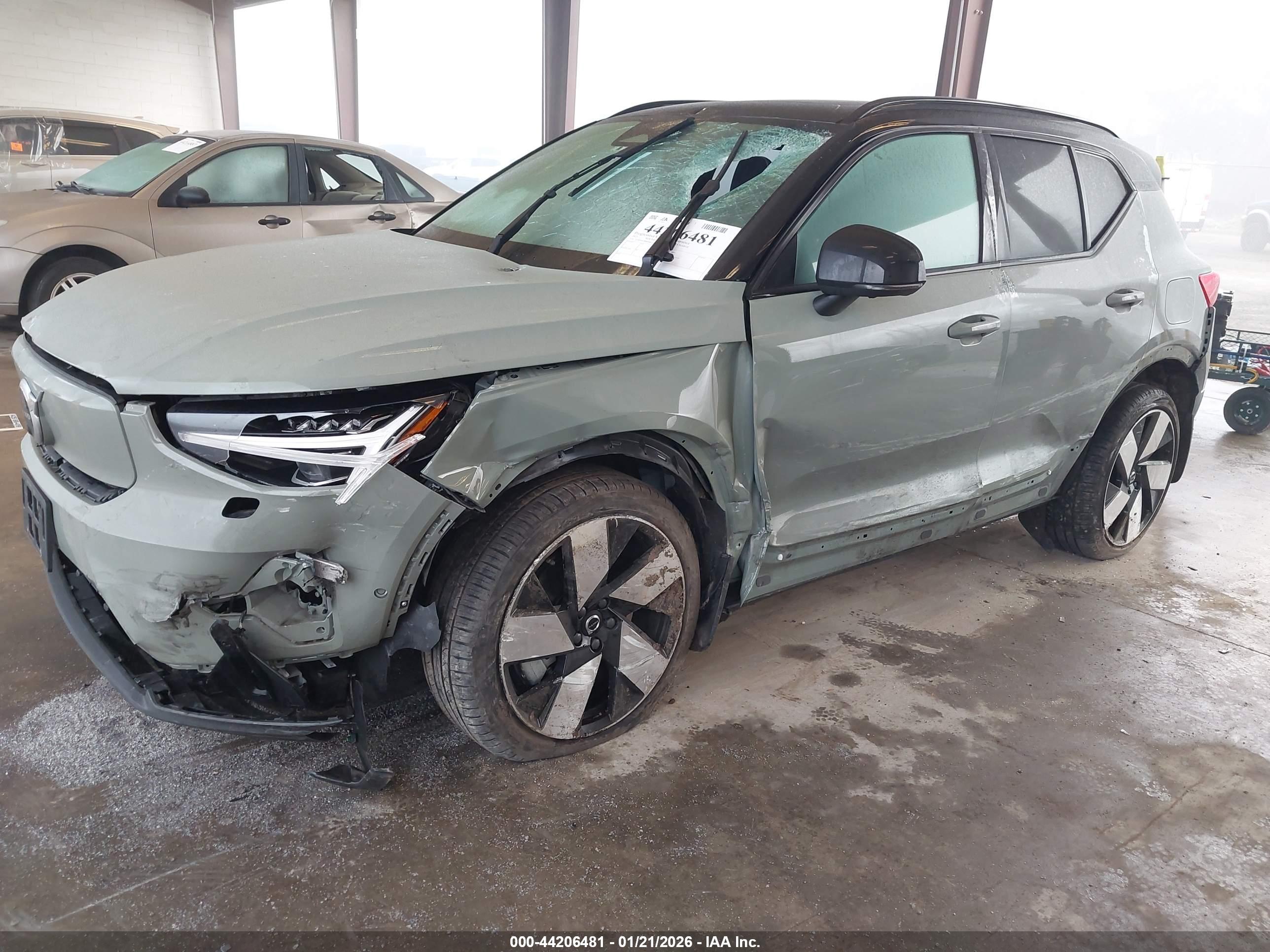 VOLVO XC40 image 6