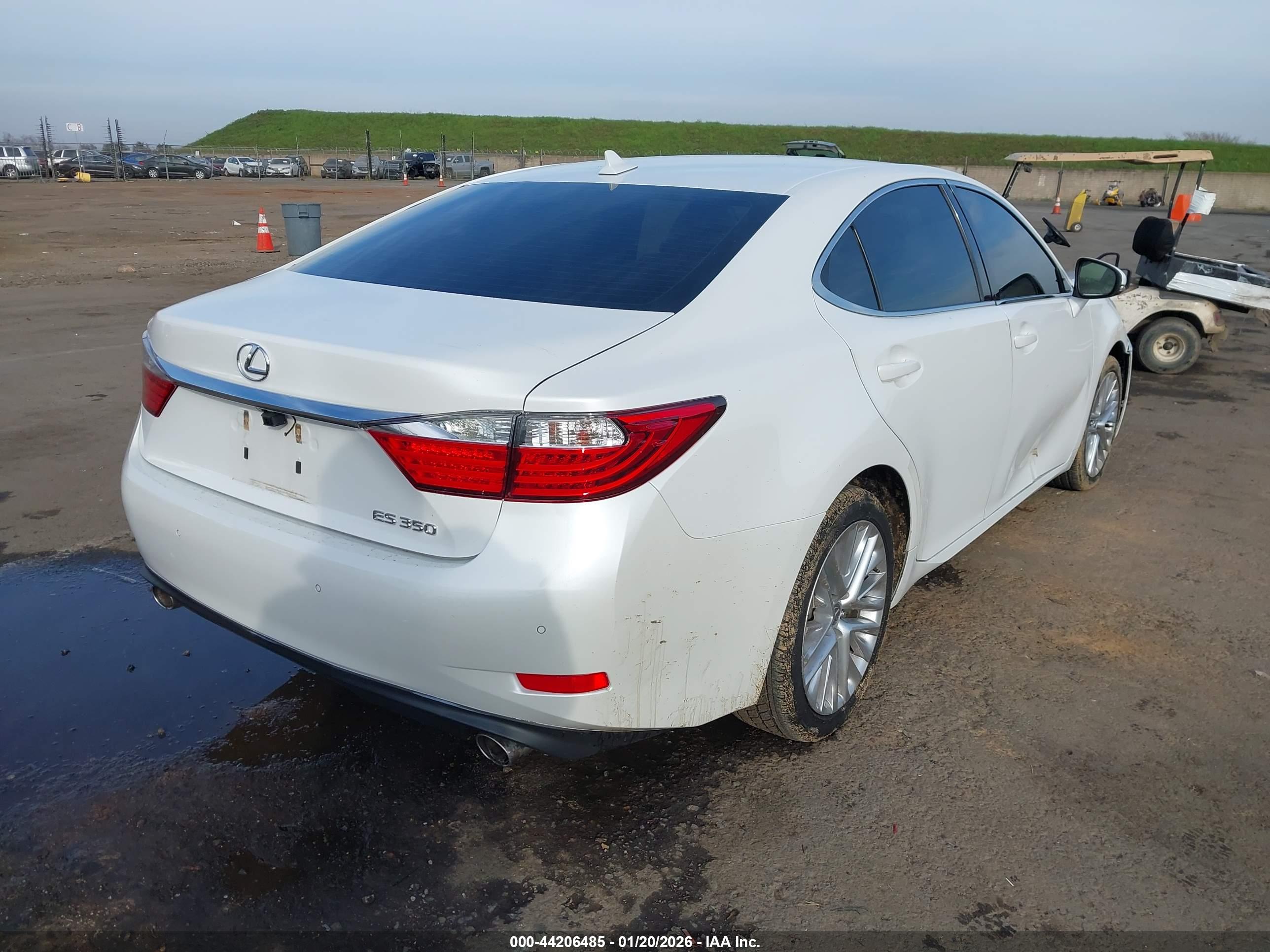 LEXUS ES image 4