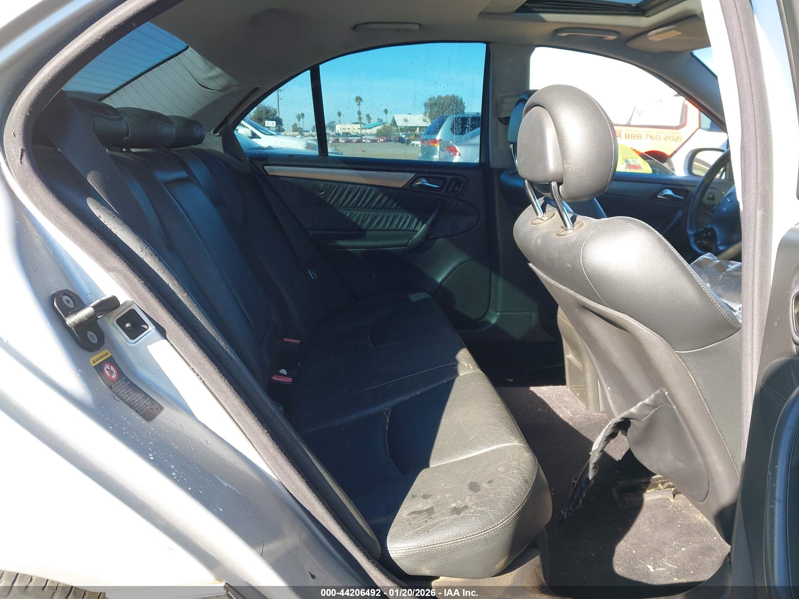 MERCEDES-BENZ C image 8