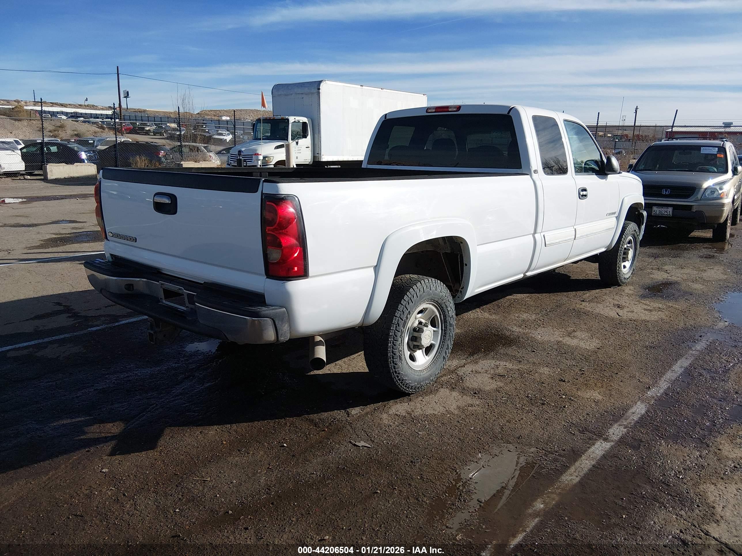 CHEVROLET SILVERADO image 4