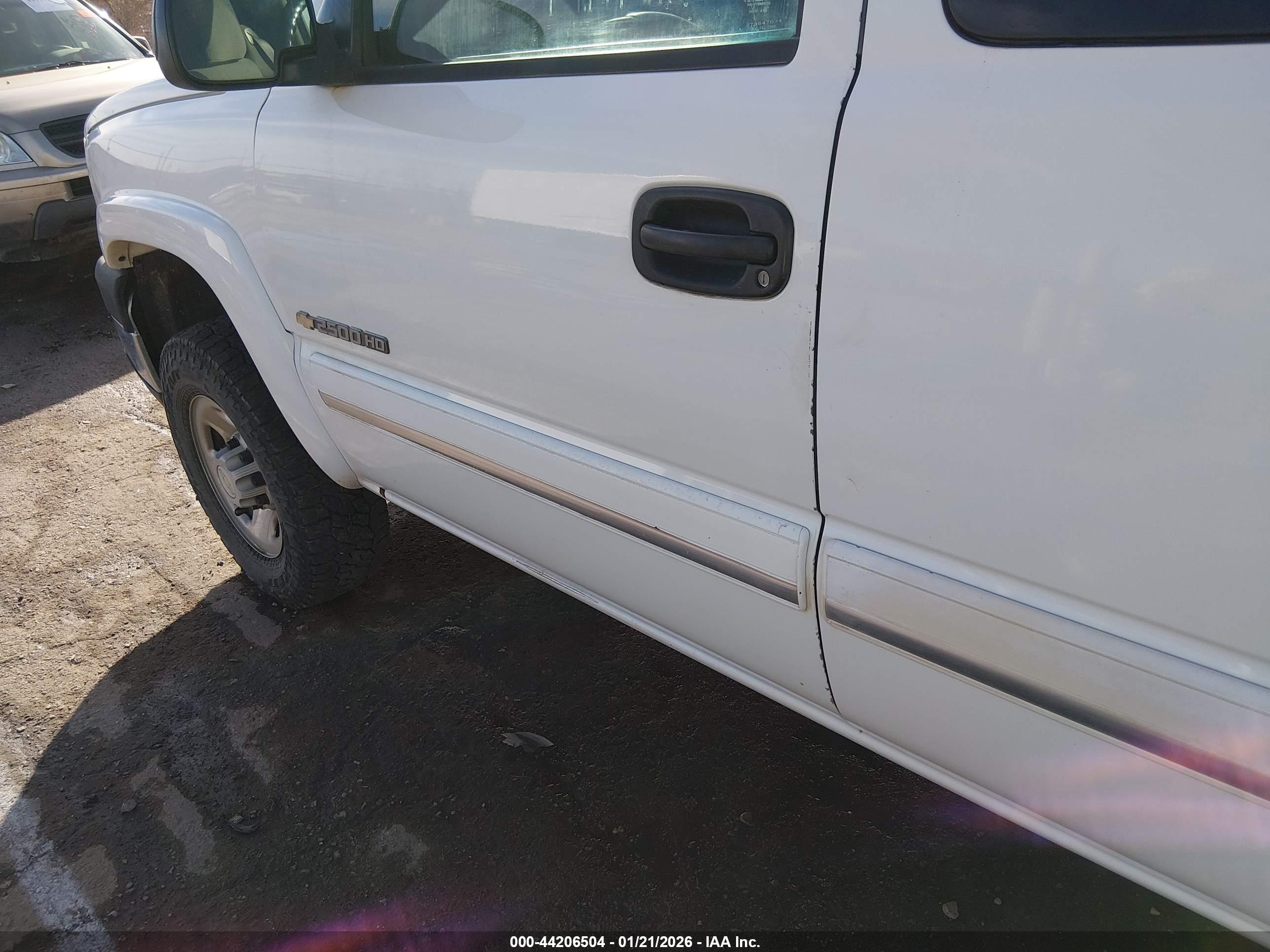 CHEVROLET SILVERADO image 6