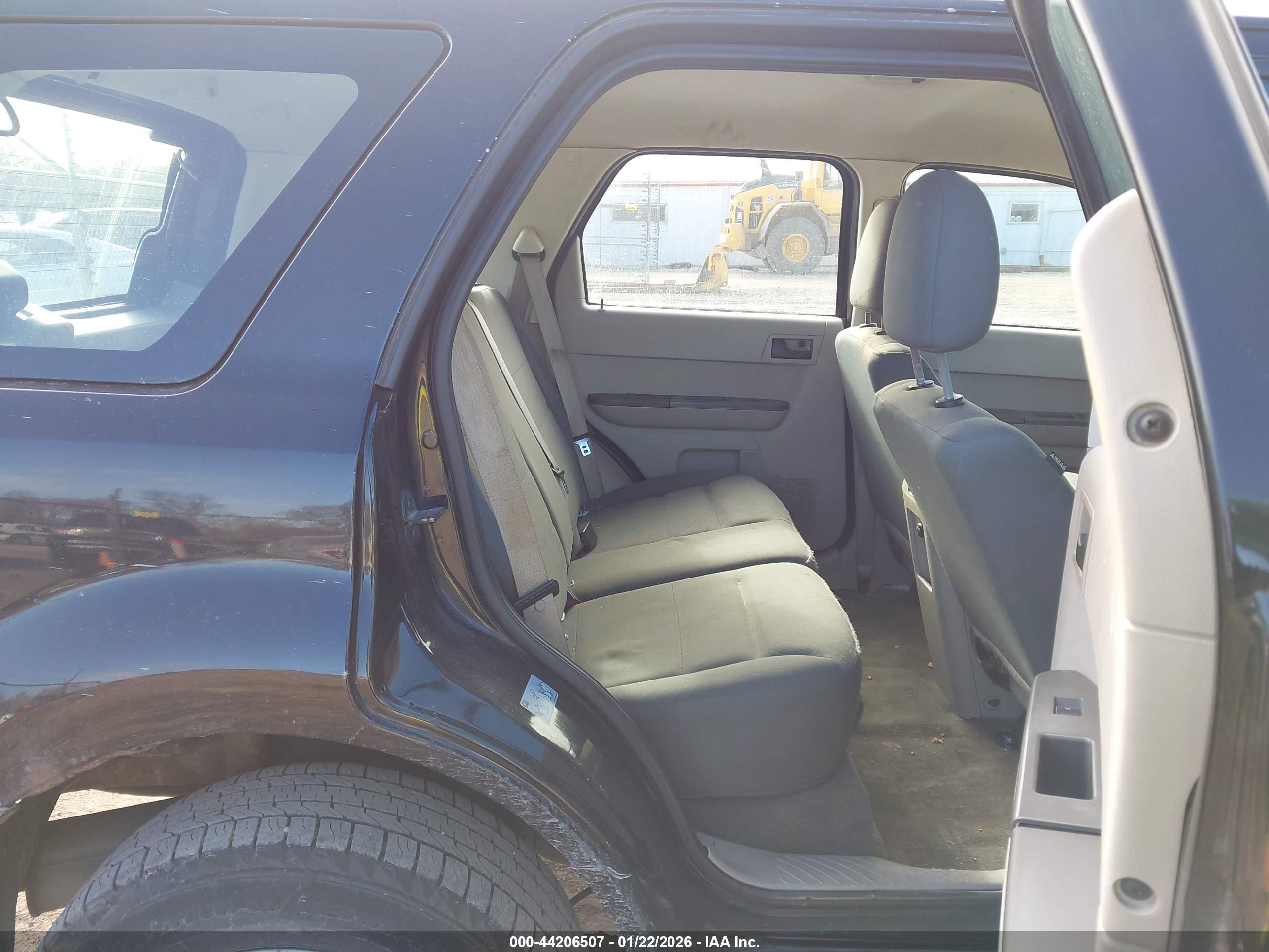 FORD ESCAPE image 8