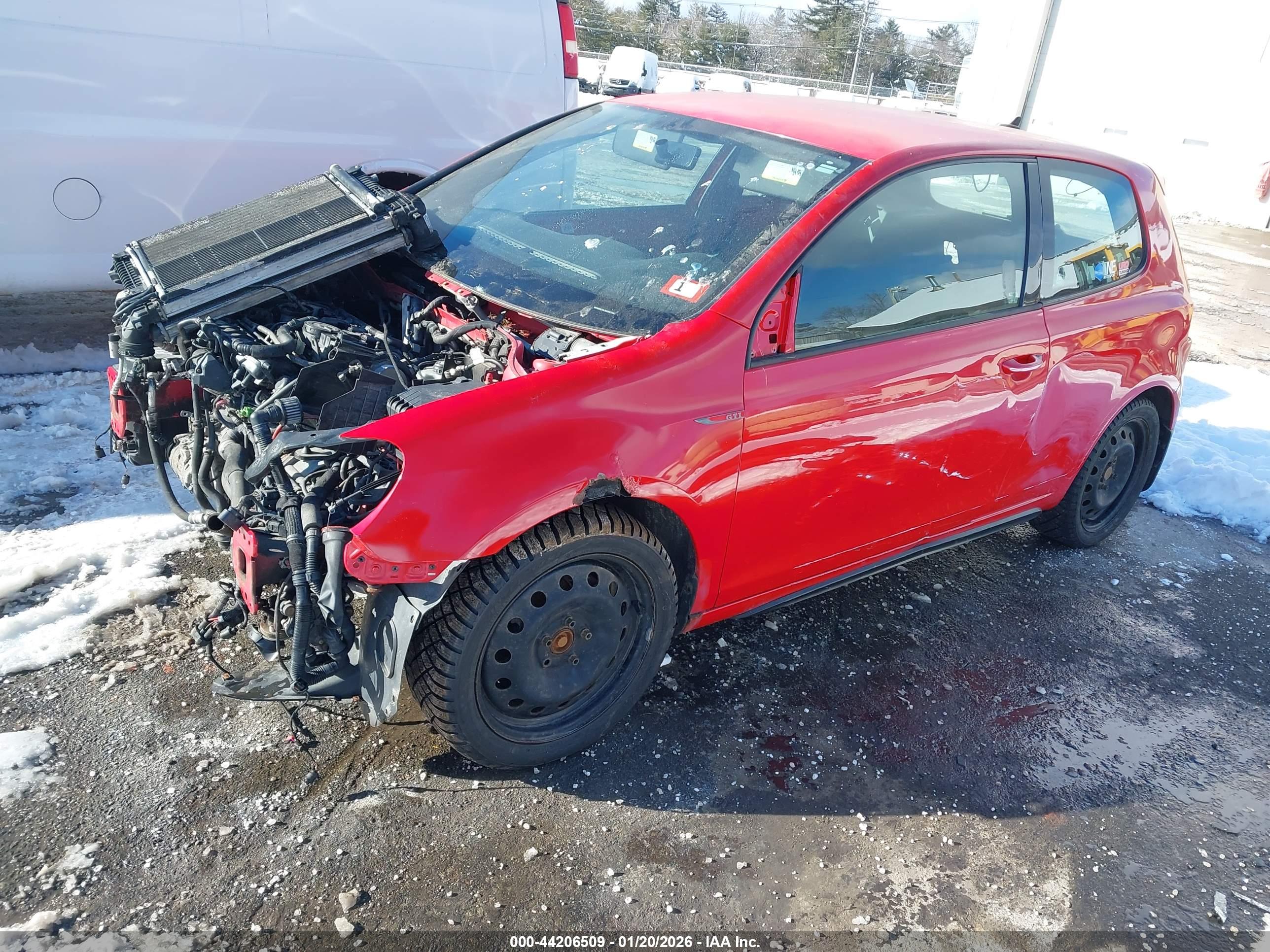 VOLKSWAGEN GTI image 2