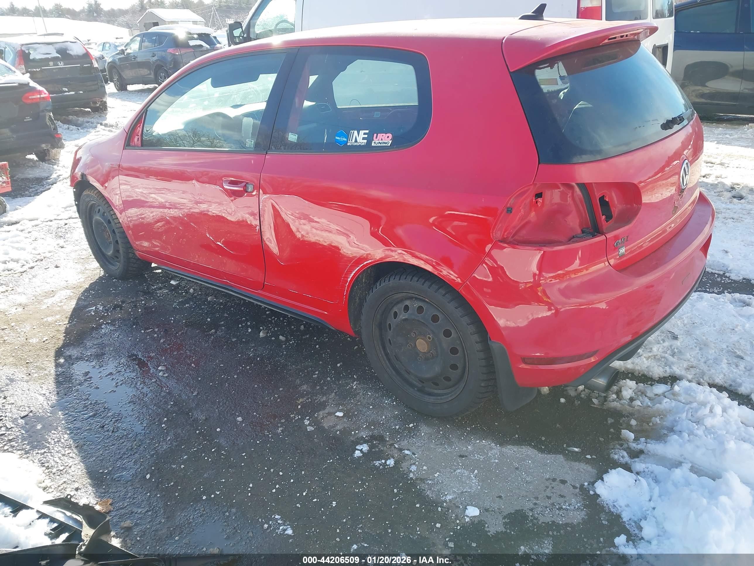 VOLKSWAGEN GTI image 3