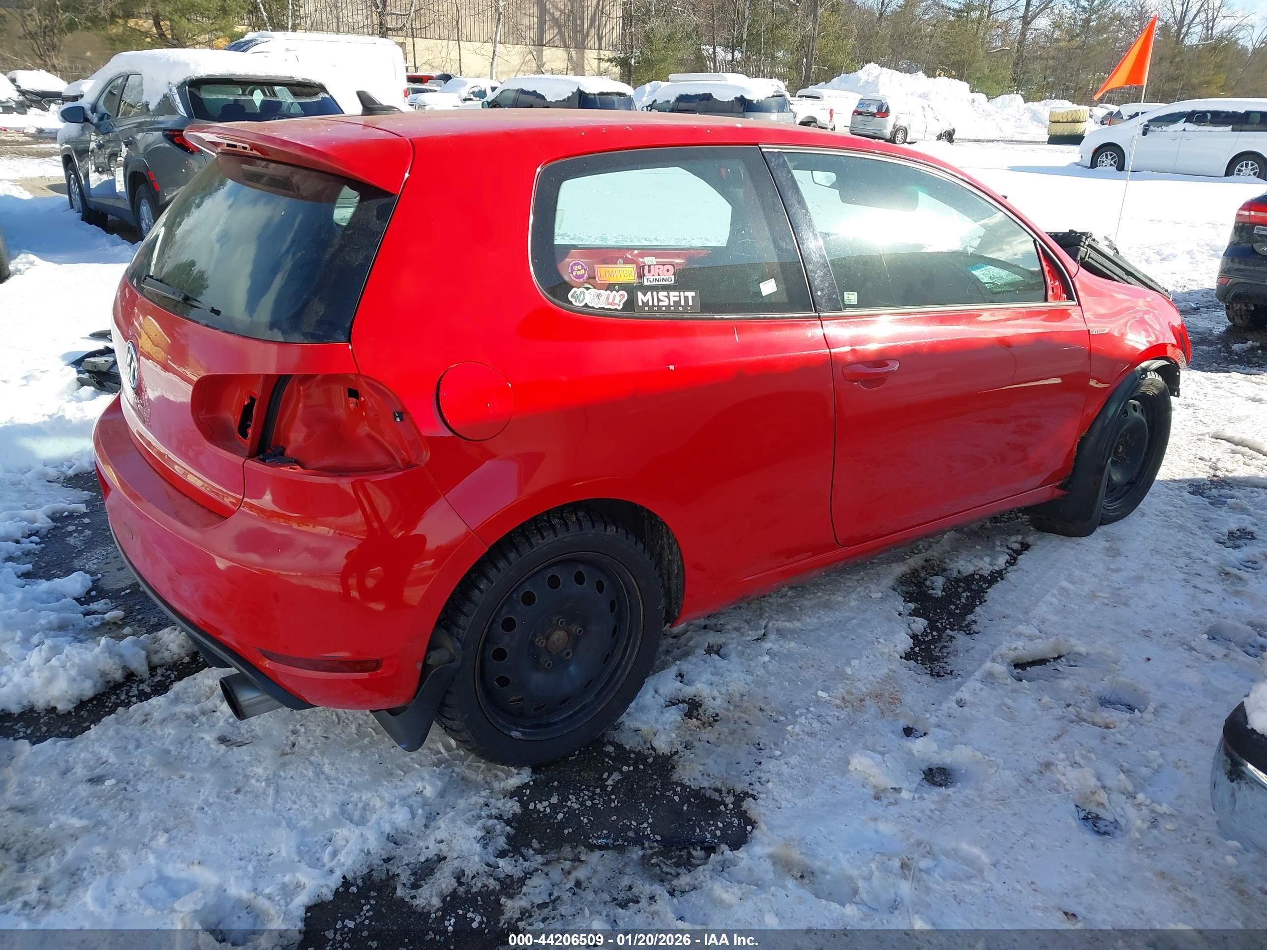 VOLKSWAGEN GTI image 4
