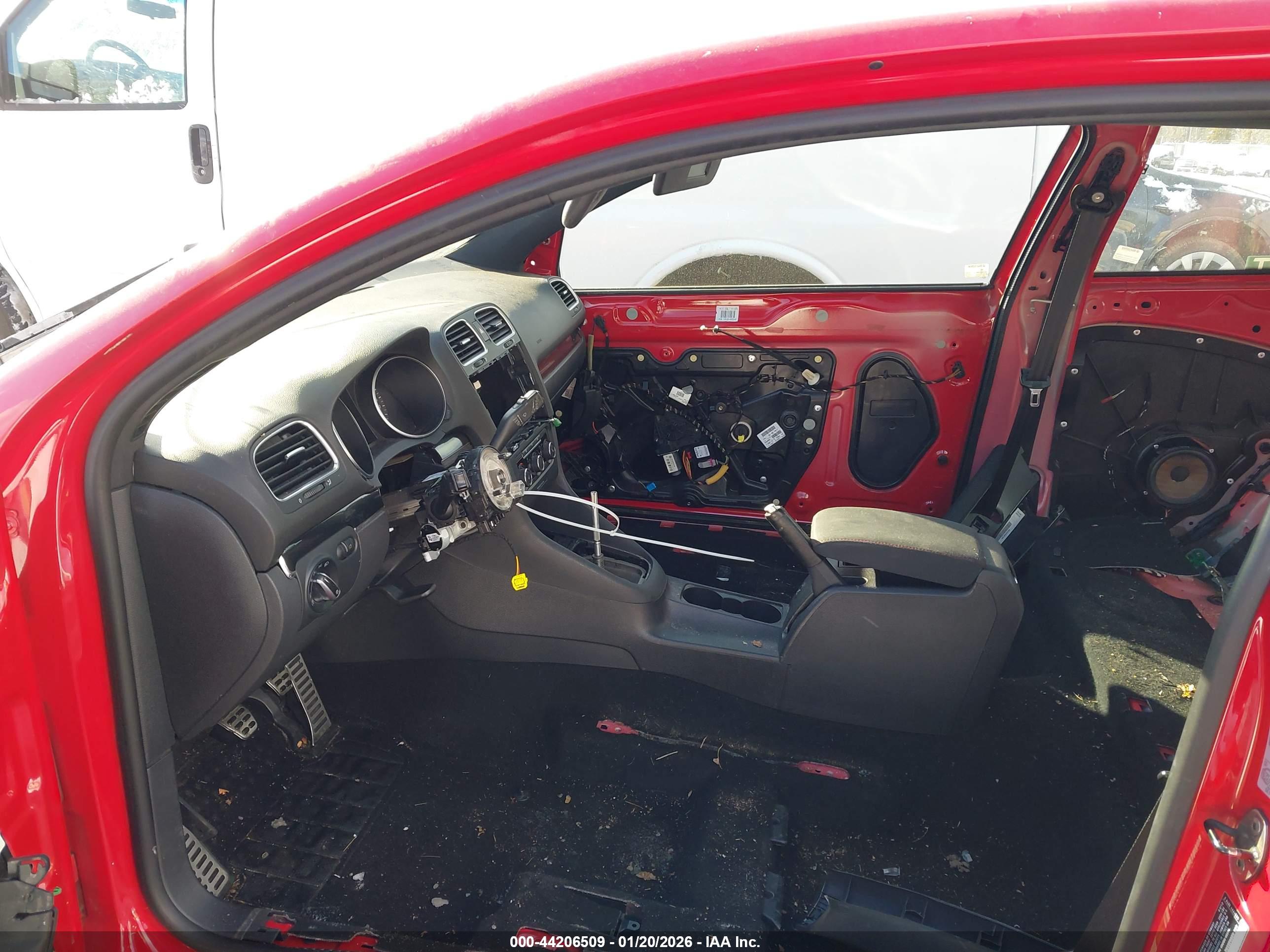 VOLKSWAGEN GTI image 5