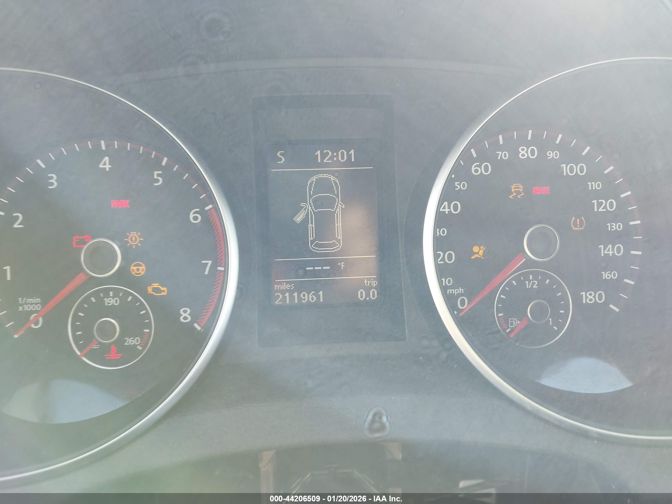 VOLKSWAGEN GTI image 7