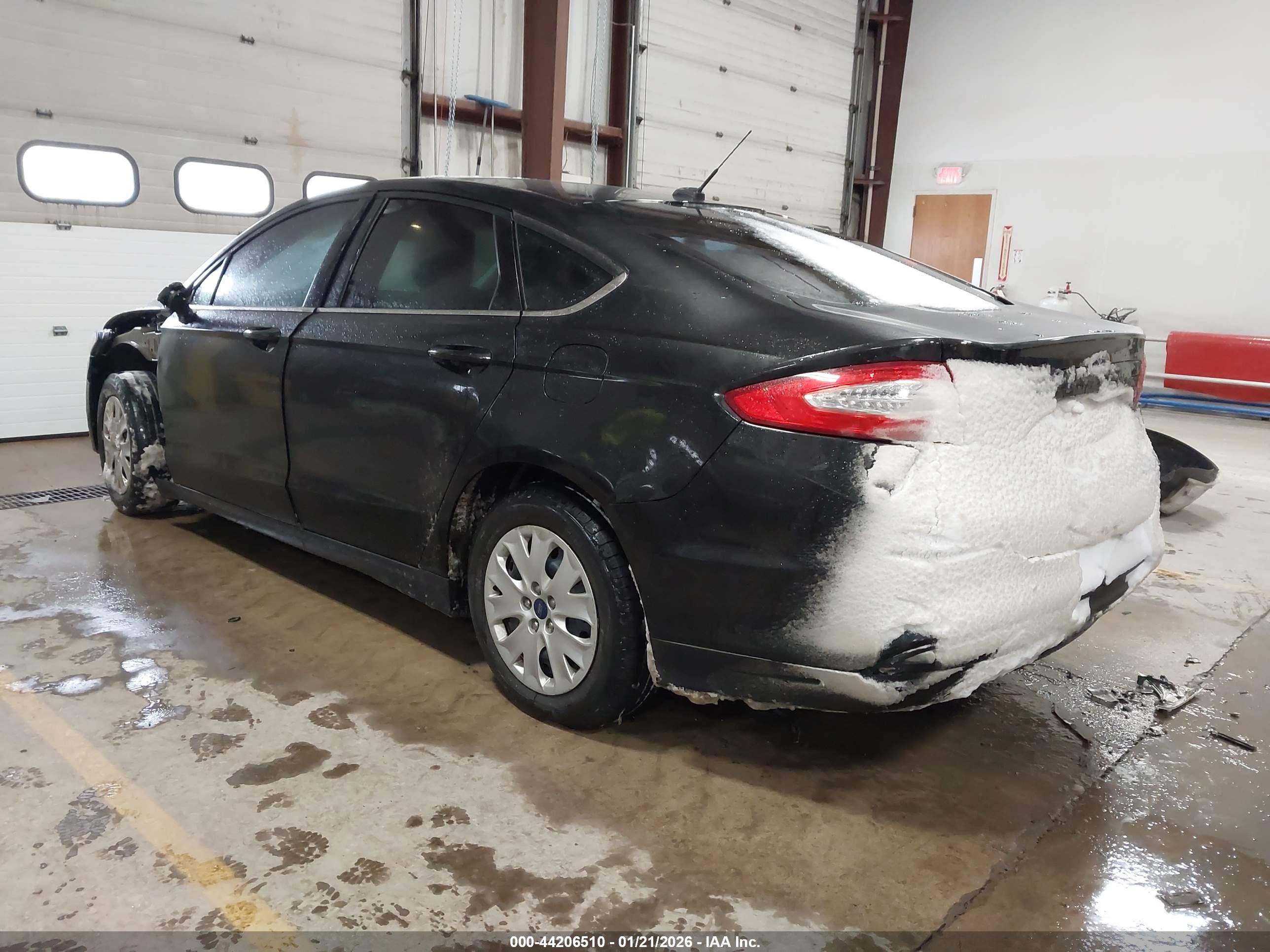 FORD FUSION image 3