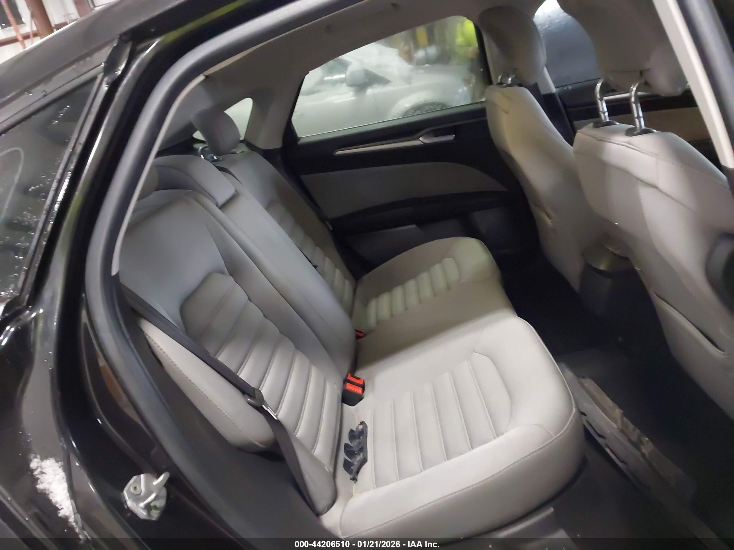 FORD FUSION image 8