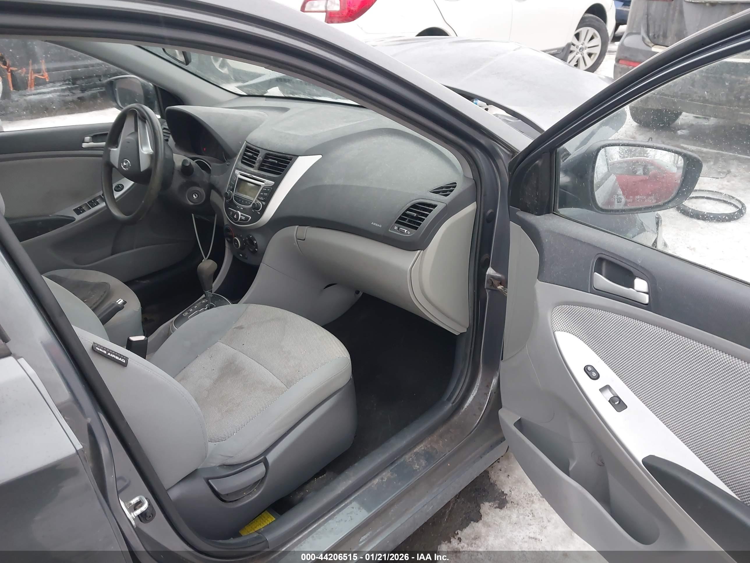 HYUNDAI ACCENT image 5