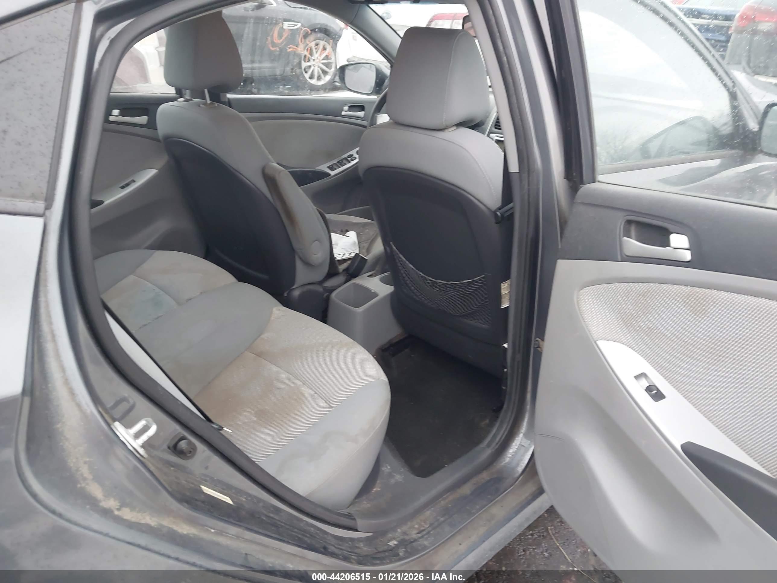 HYUNDAI ACCENT image 8