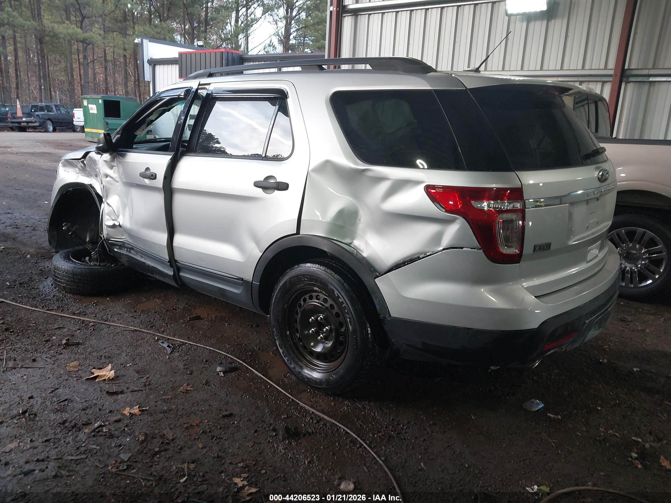 FORD EXPLORER image 3