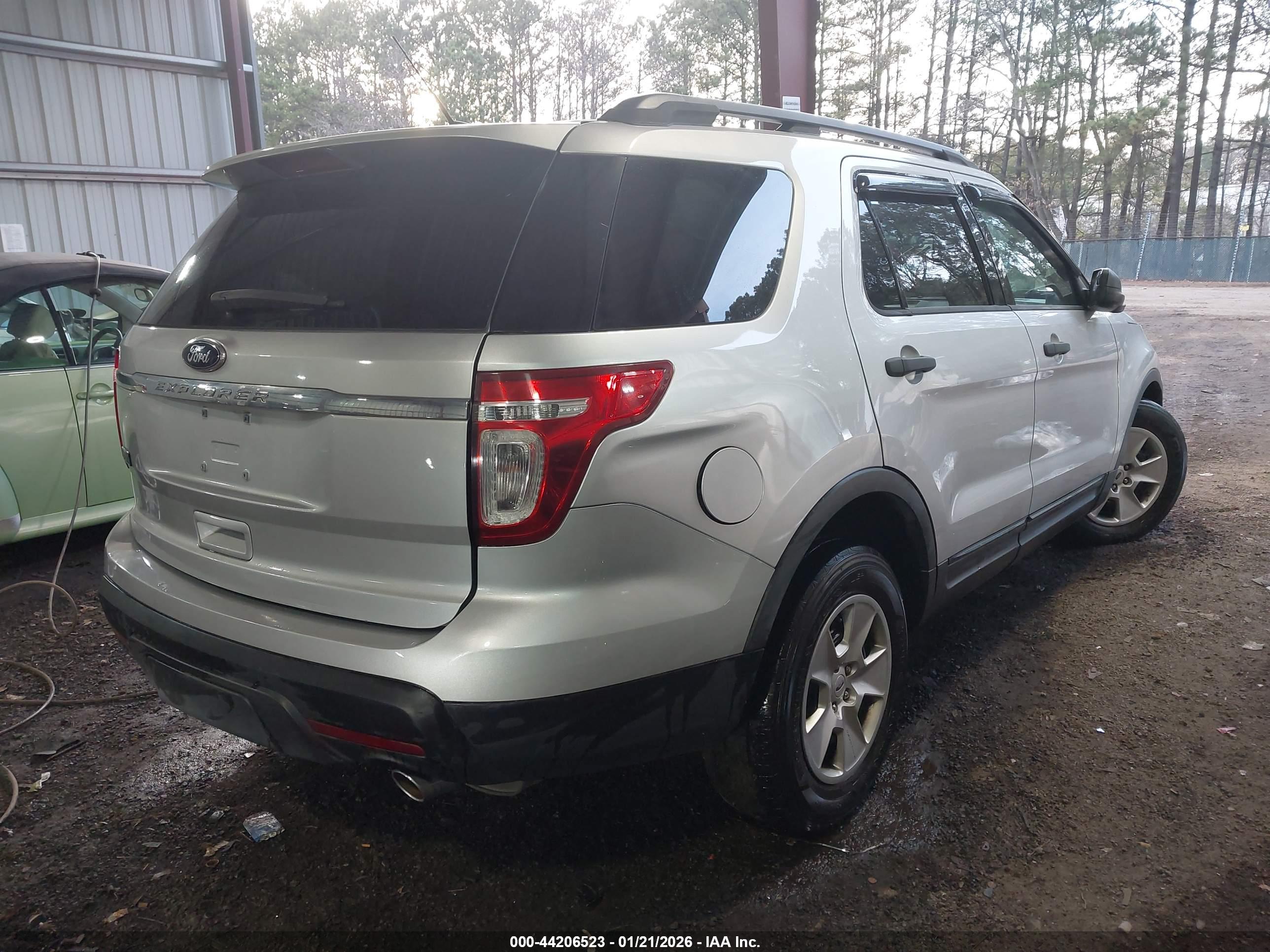 FORD EXPLORER image 4