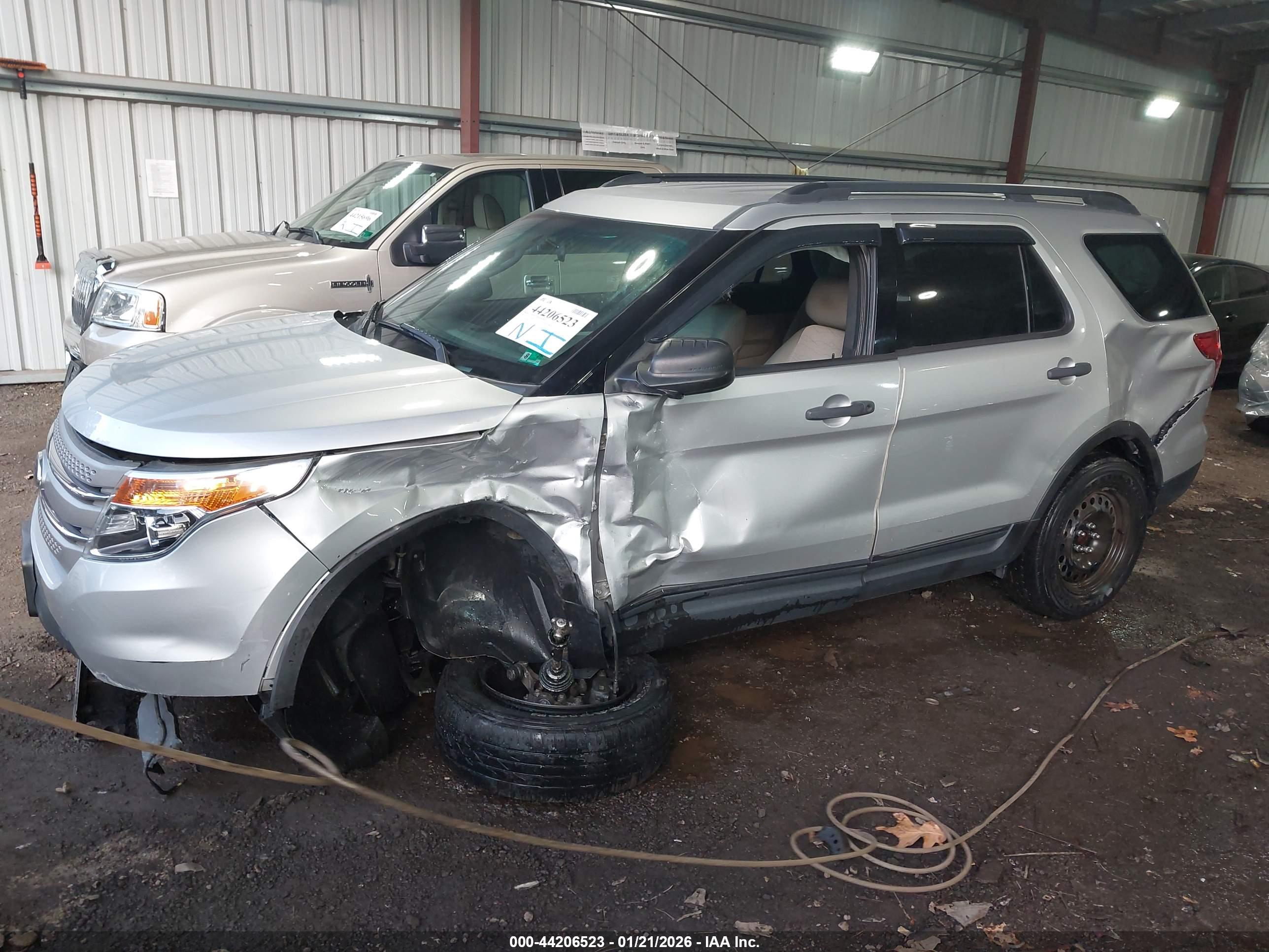 FORD EXPLORER image 6