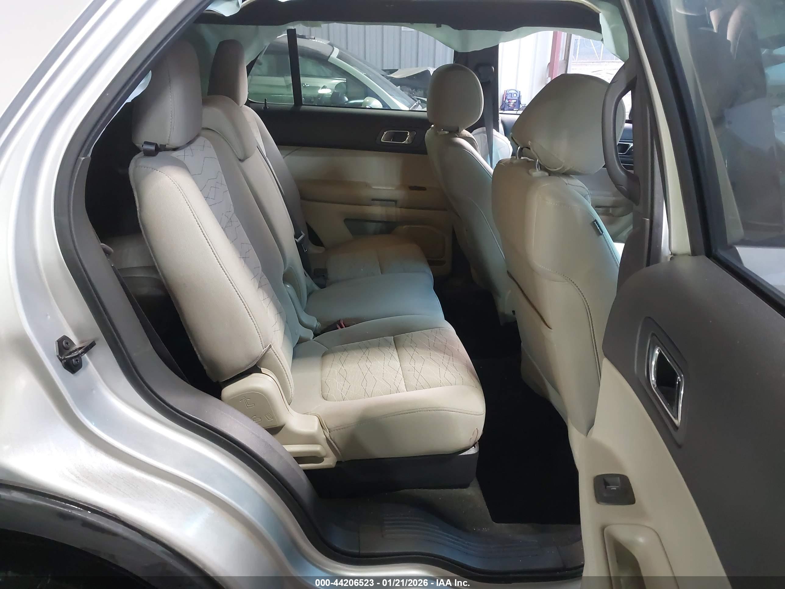 FORD EXPLORER image 8