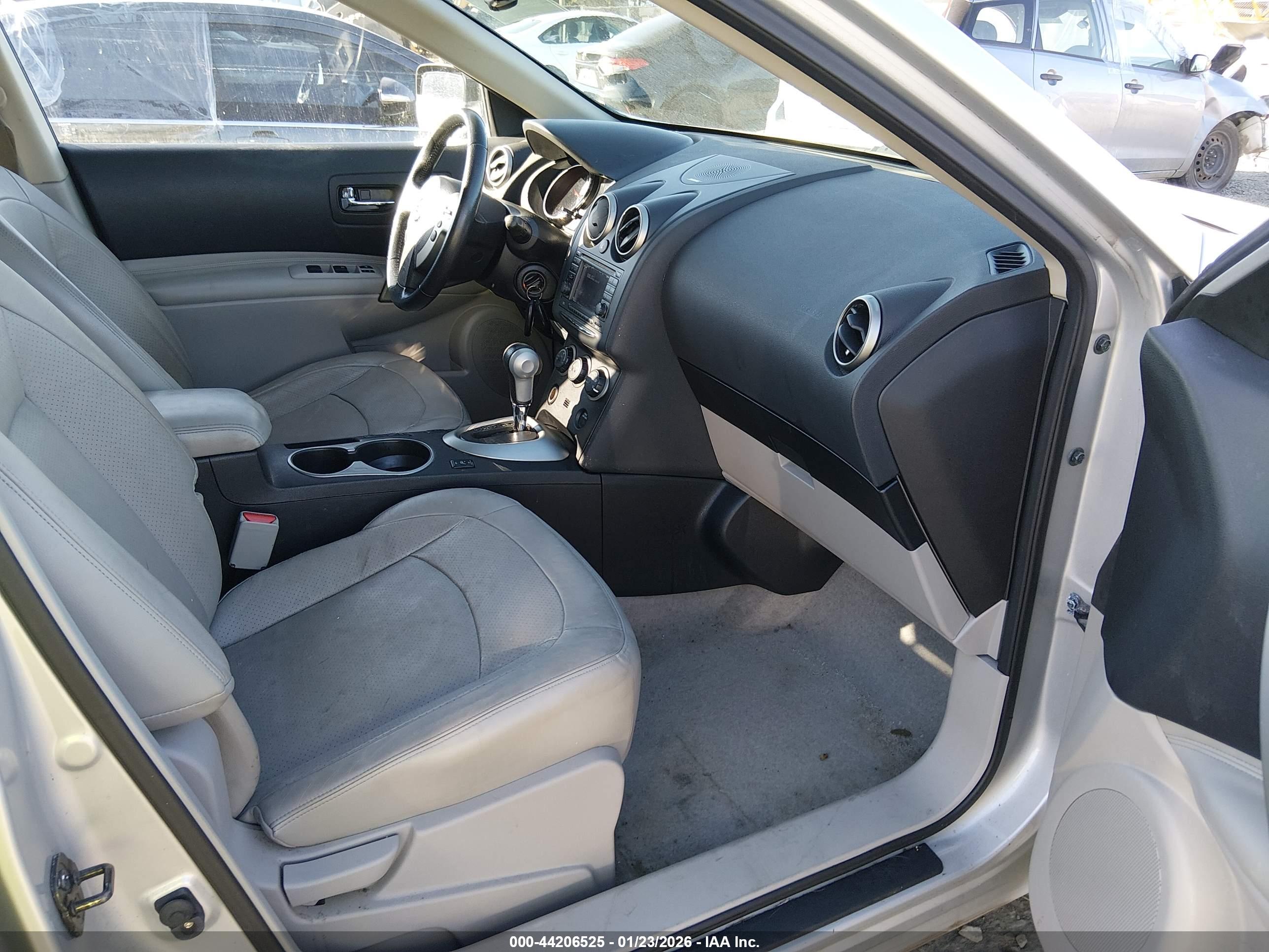 NISSAN ROGUE image 5