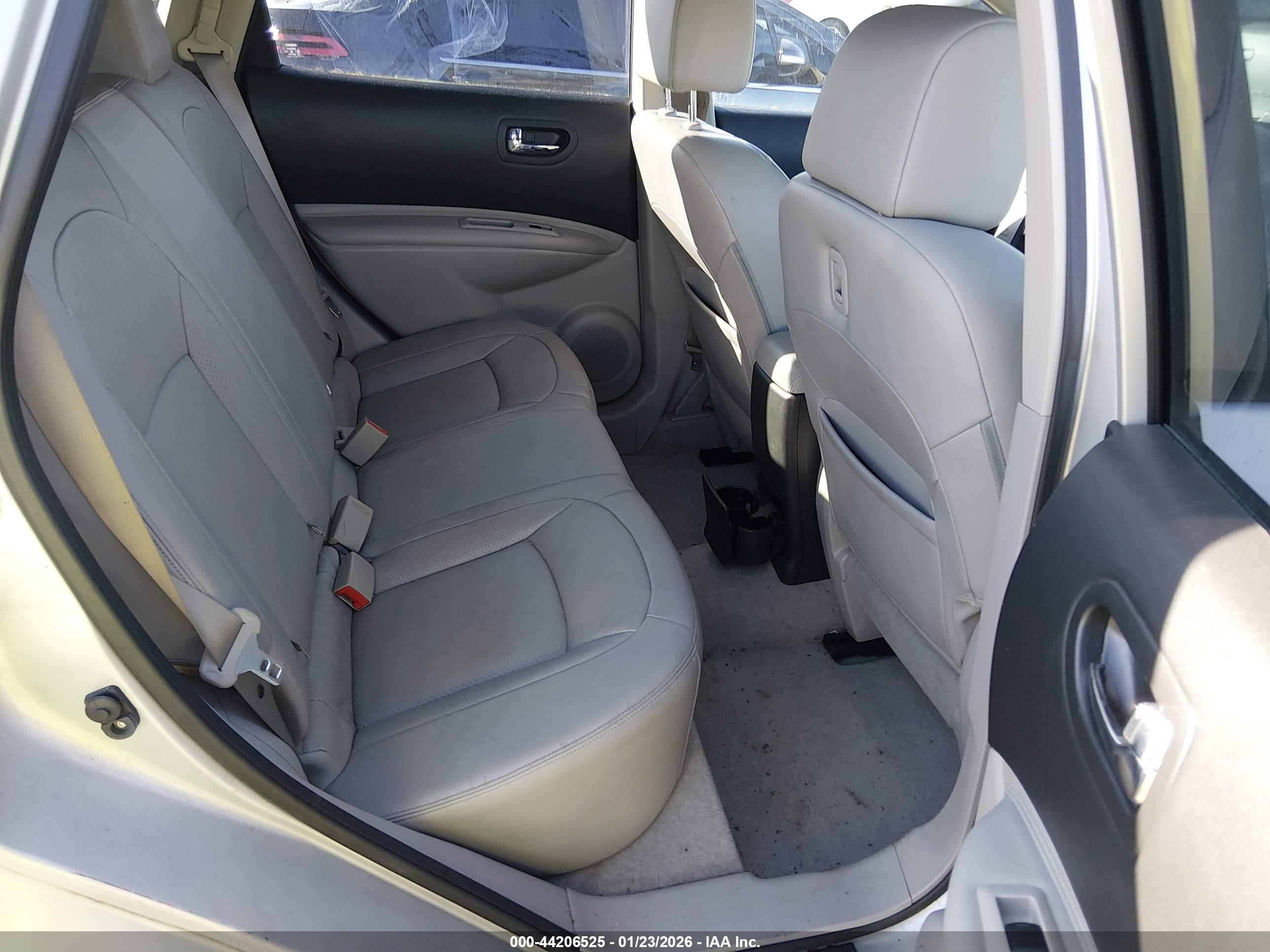 NISSAN ROGUE image 8