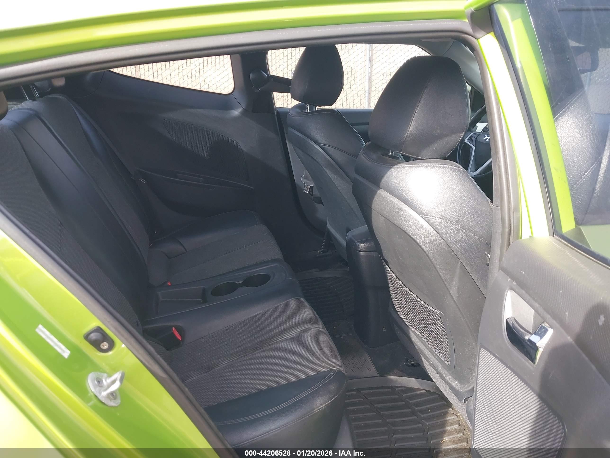 HYUNDAI VELOSTER image 8