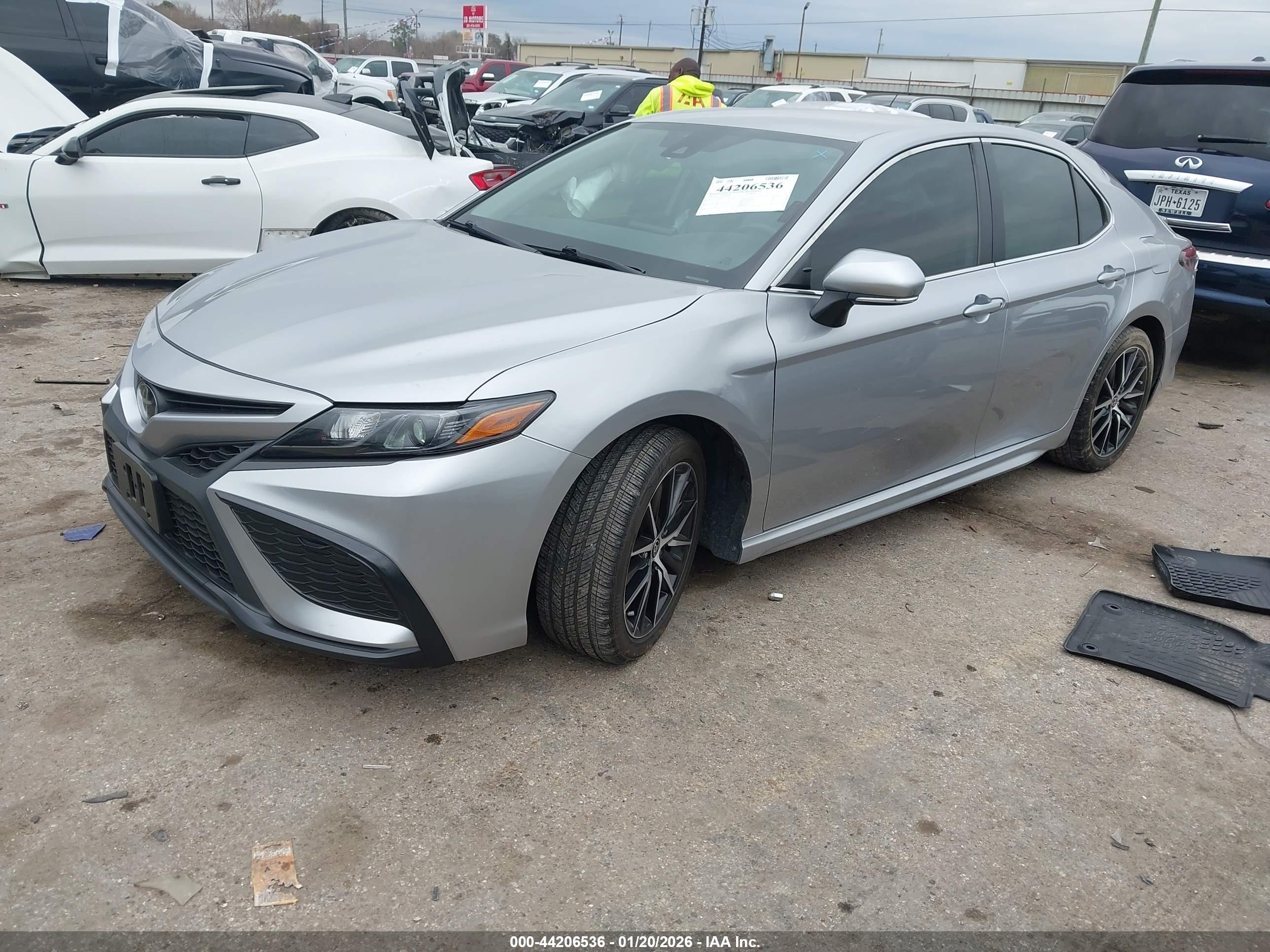 TOYOTA CAMRY image 2