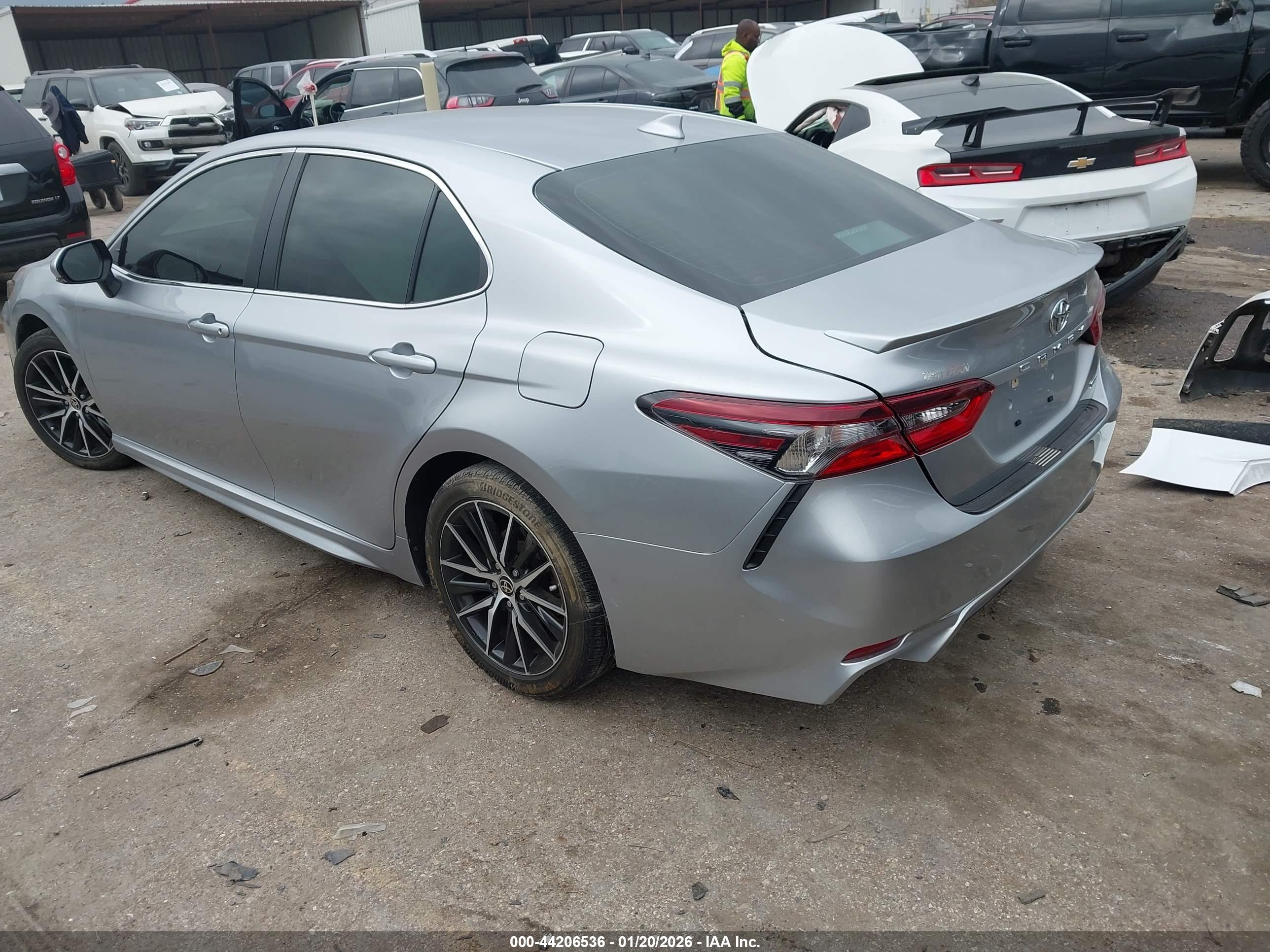 TOYOTA CAMRY image 3