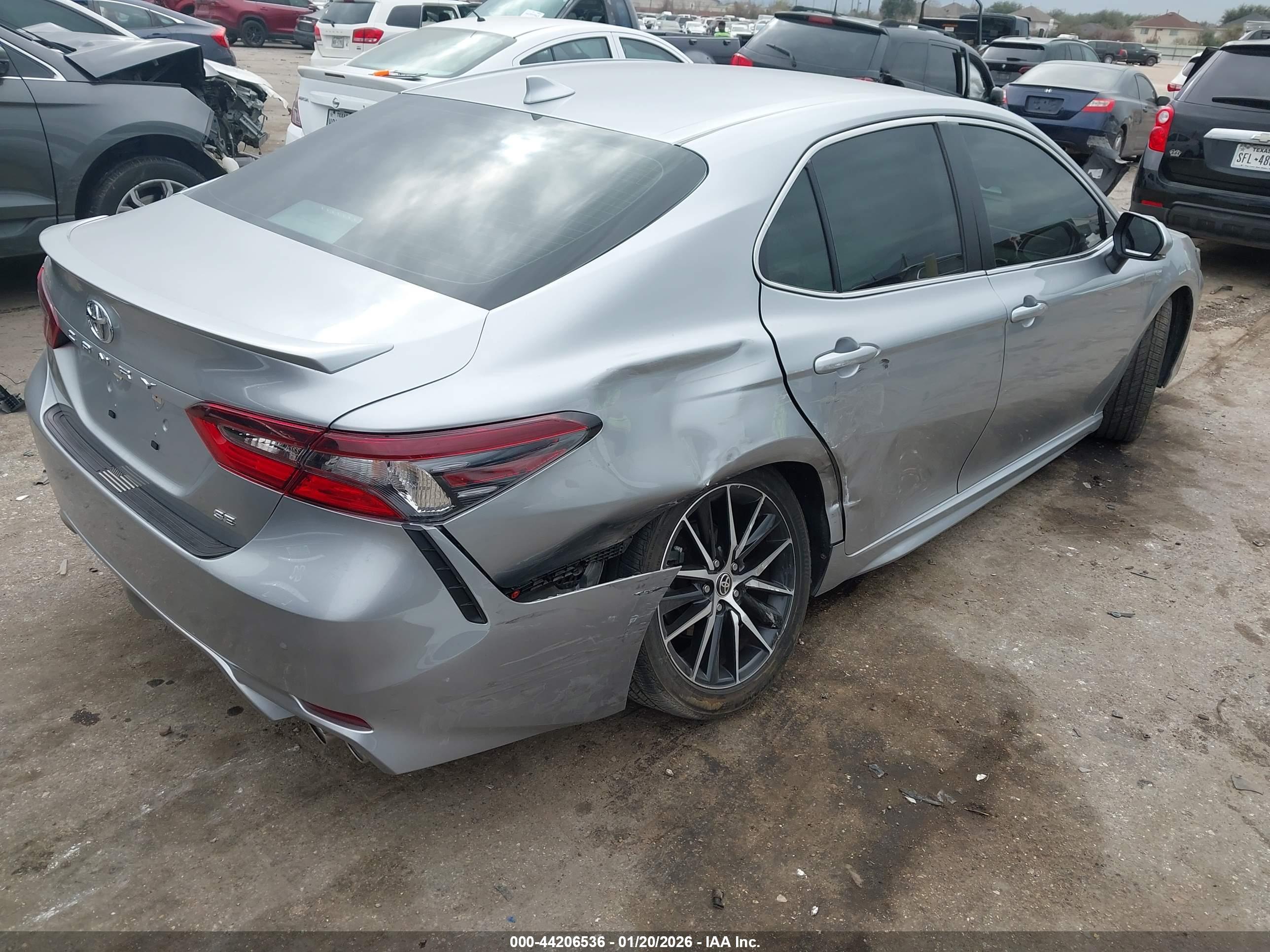 TOYOTA CAMRY image 4