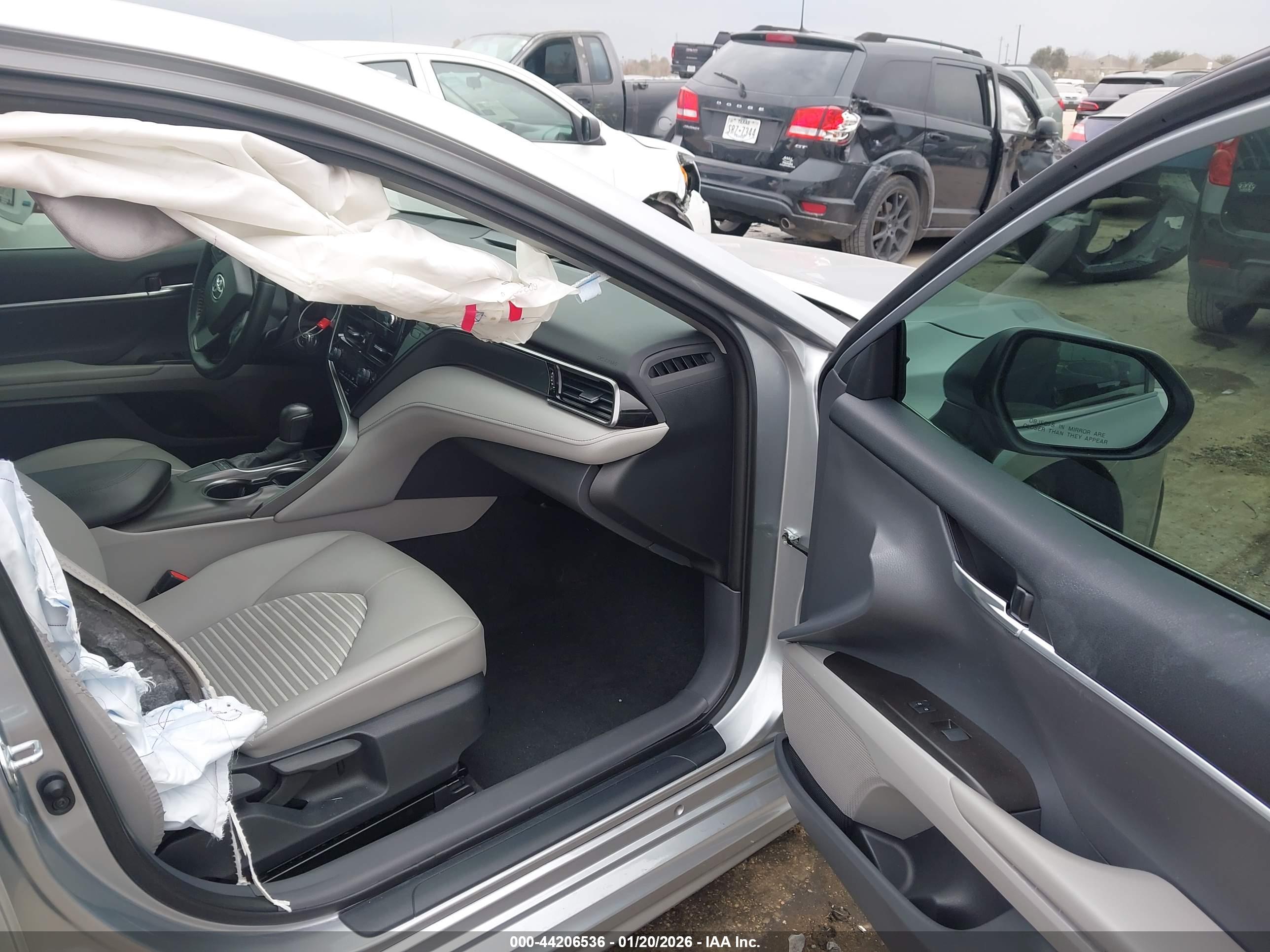 TOYOTA CAMRY image 5