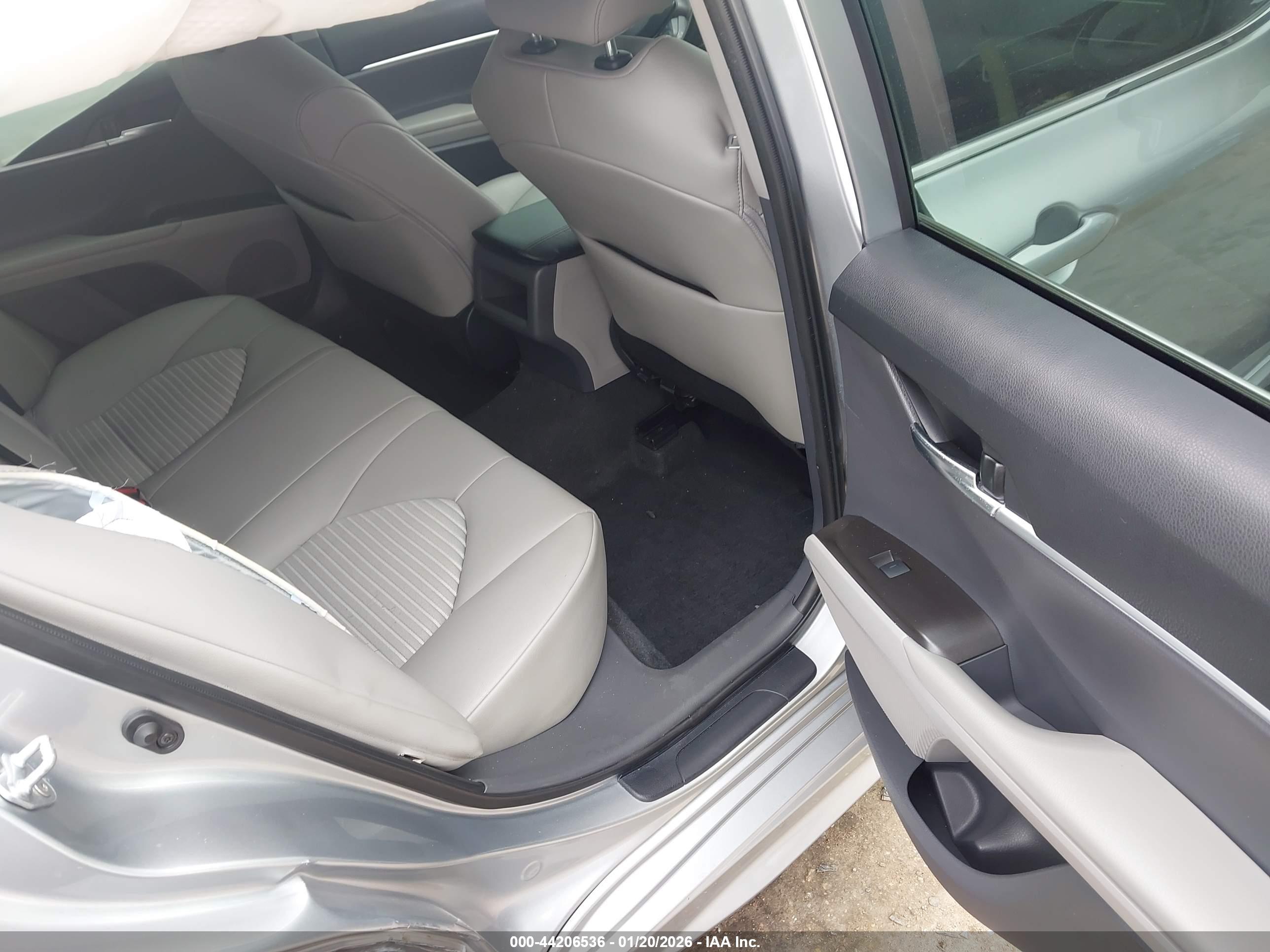 TOYOTA CAMRY image 8