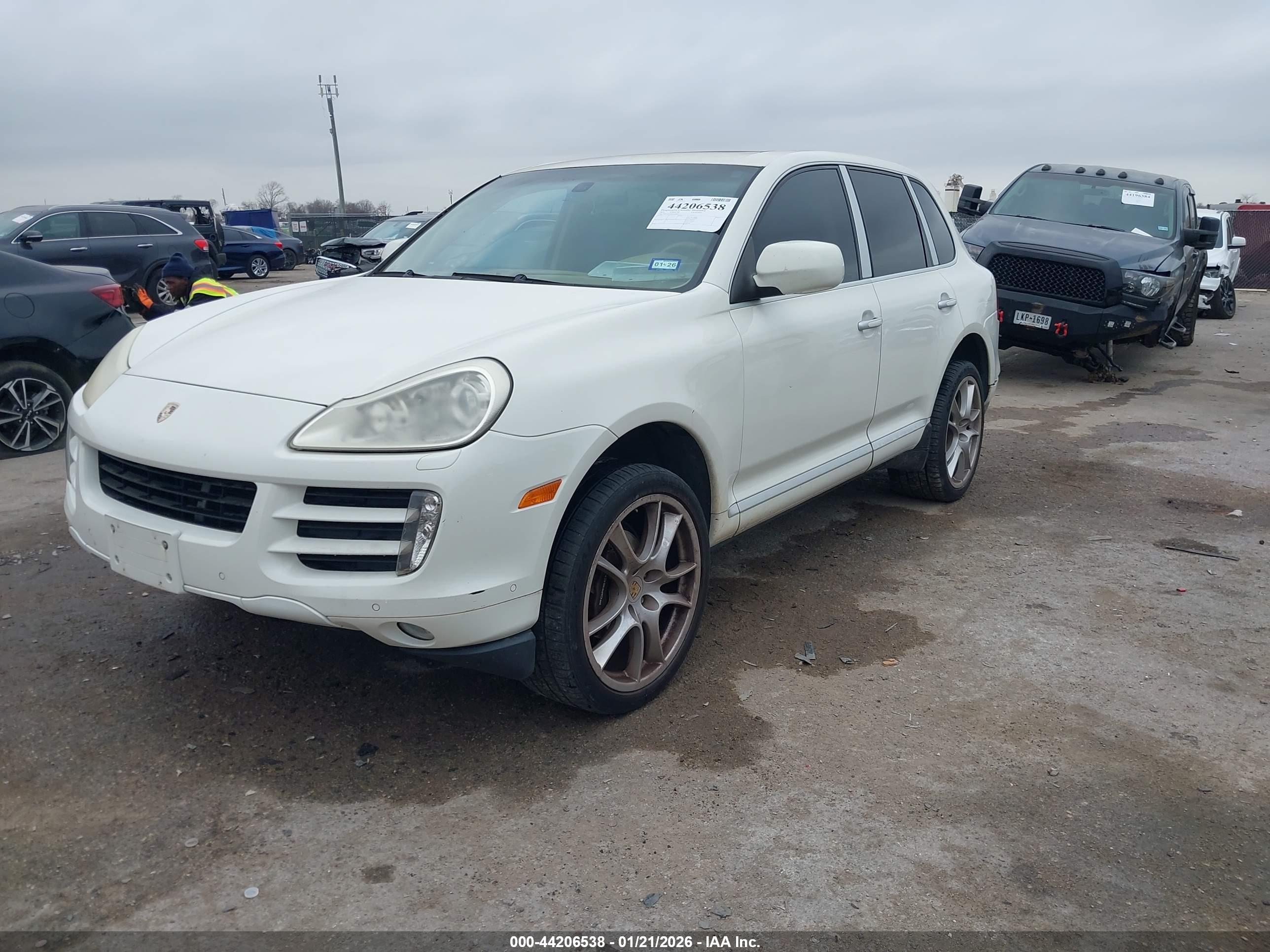 PORSCHE CAYENNE image 2