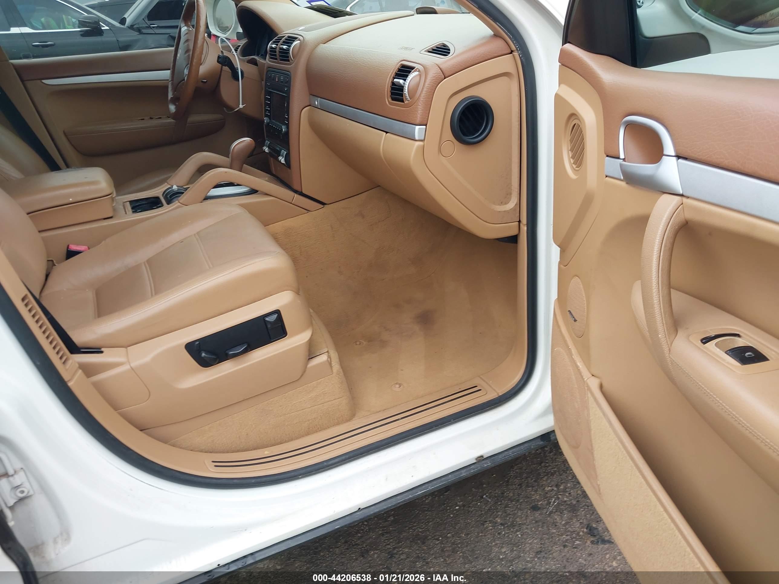 PORSCHE CAYENNE image 5