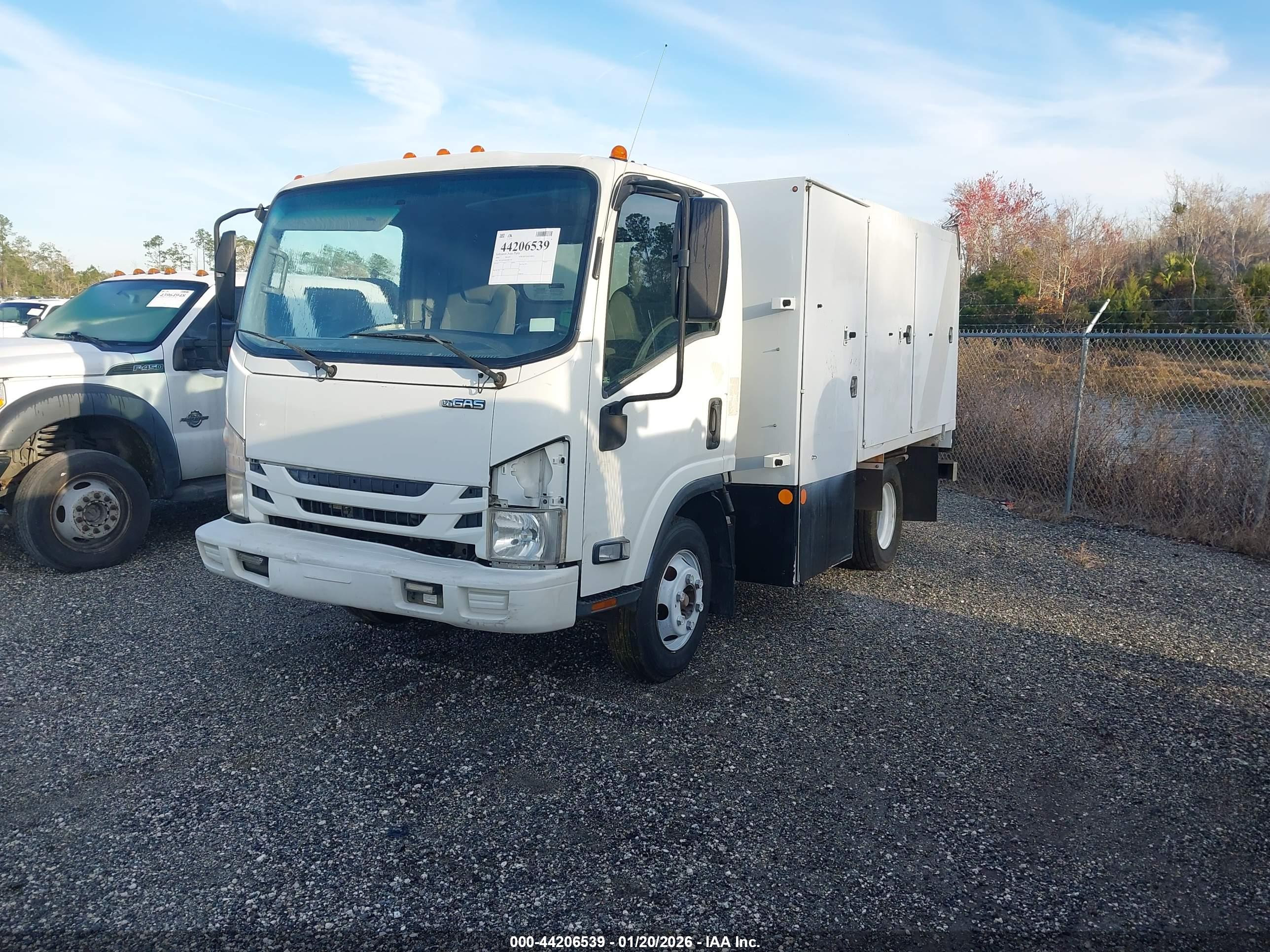 ISUZU NPR image 2