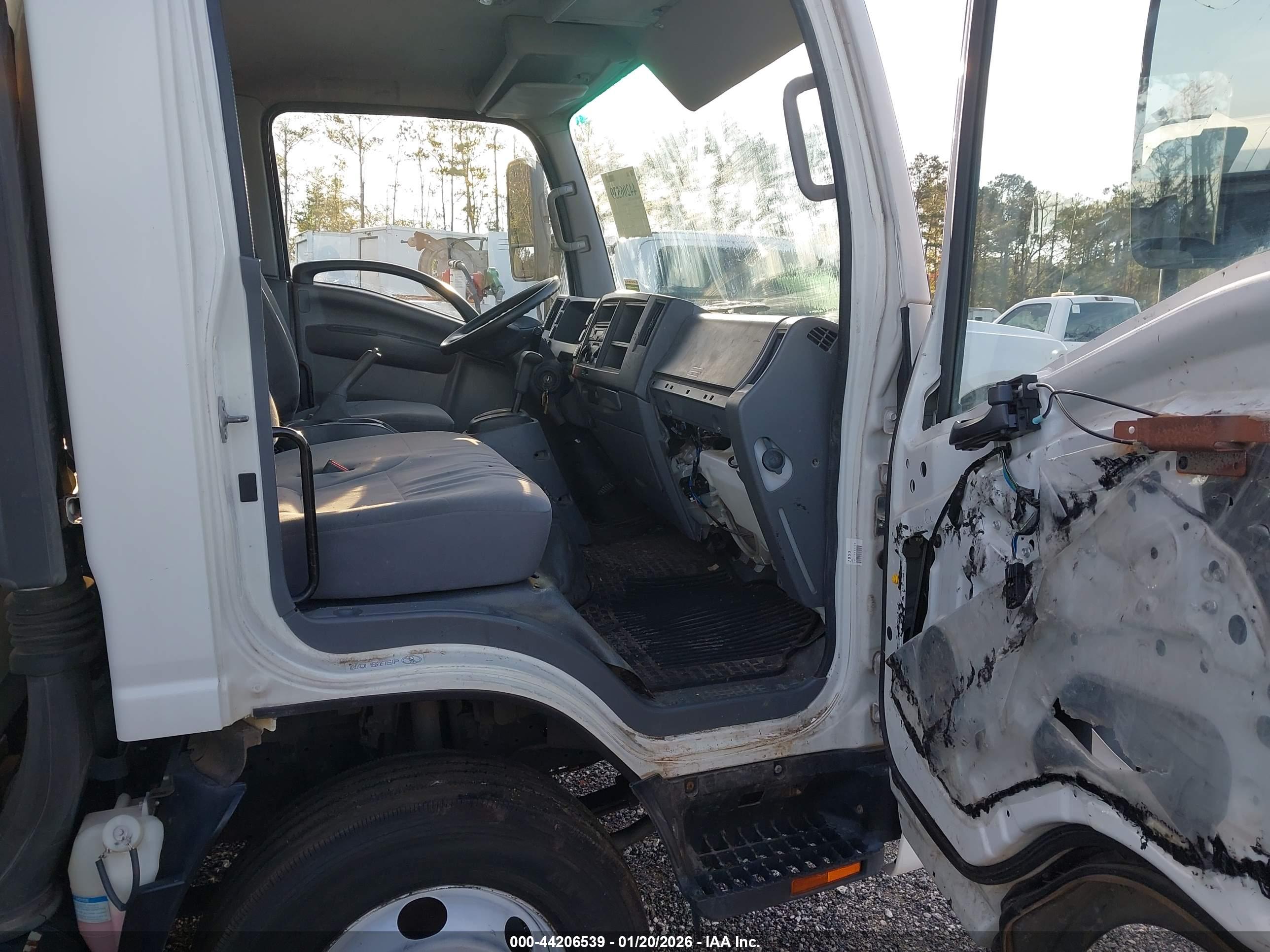 ISUZU NPR image 8
