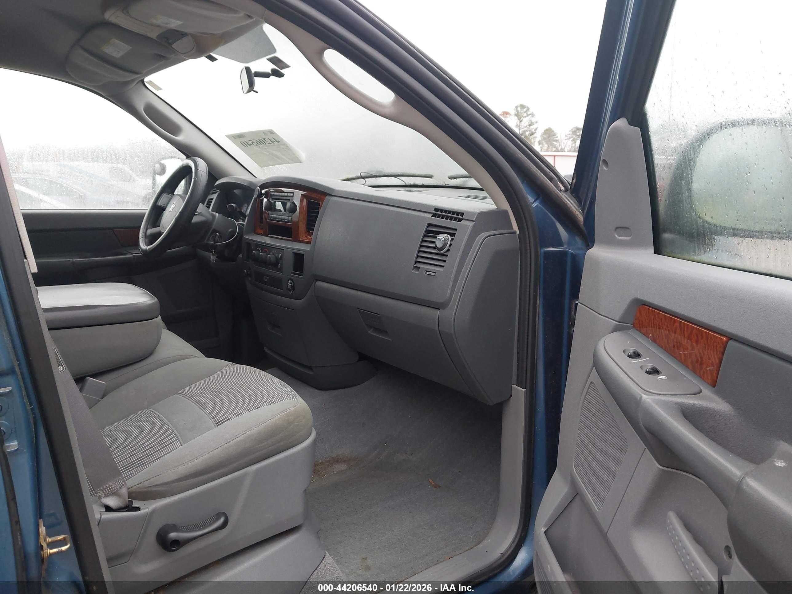 DODGE RAM image 5
