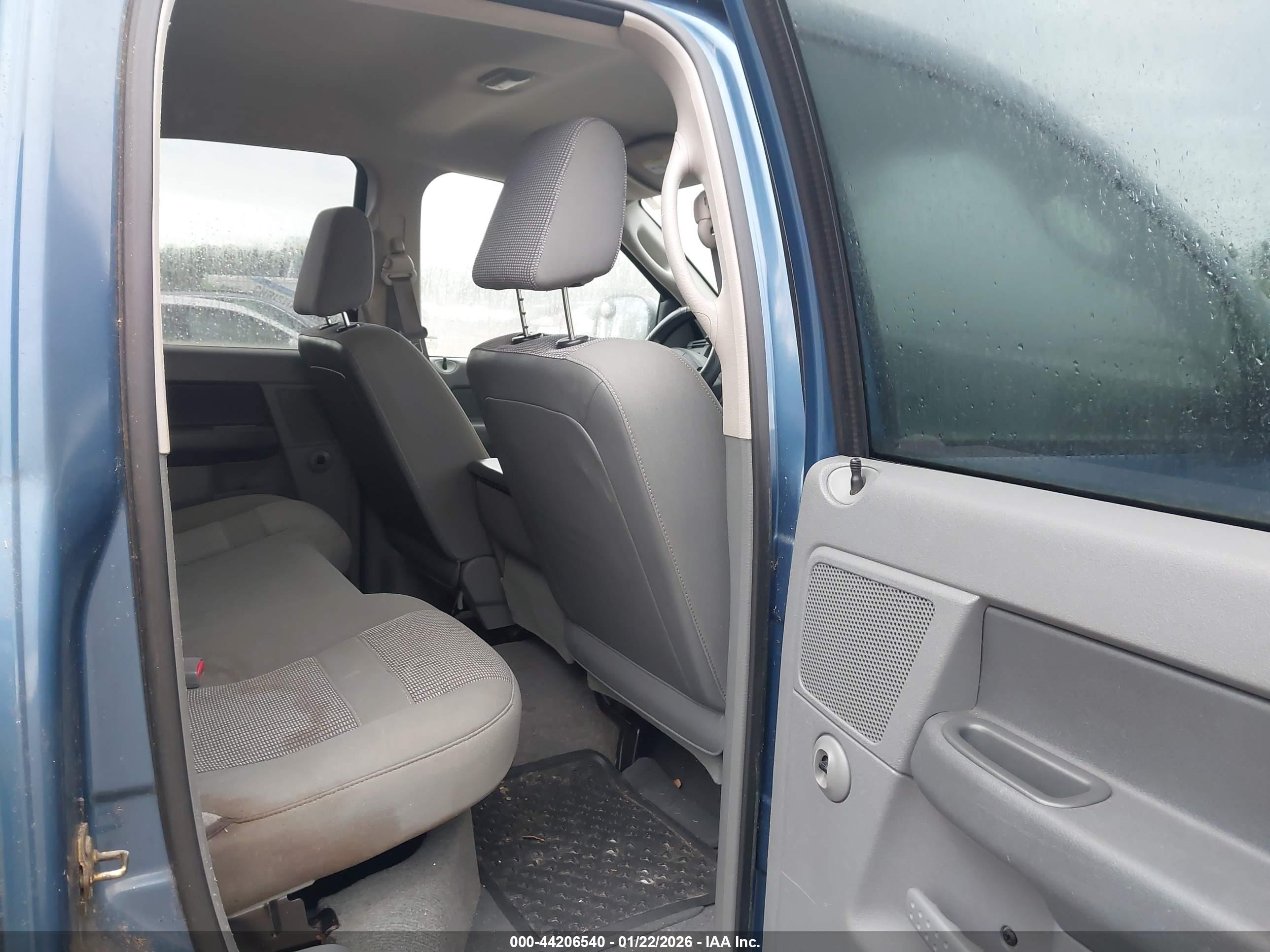 DODGE RAM image 8