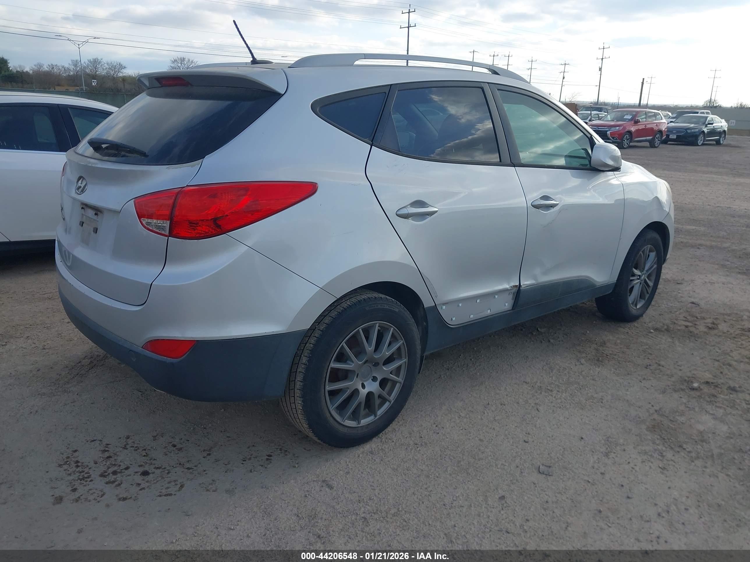 HYUNDAI TUCSON image 4