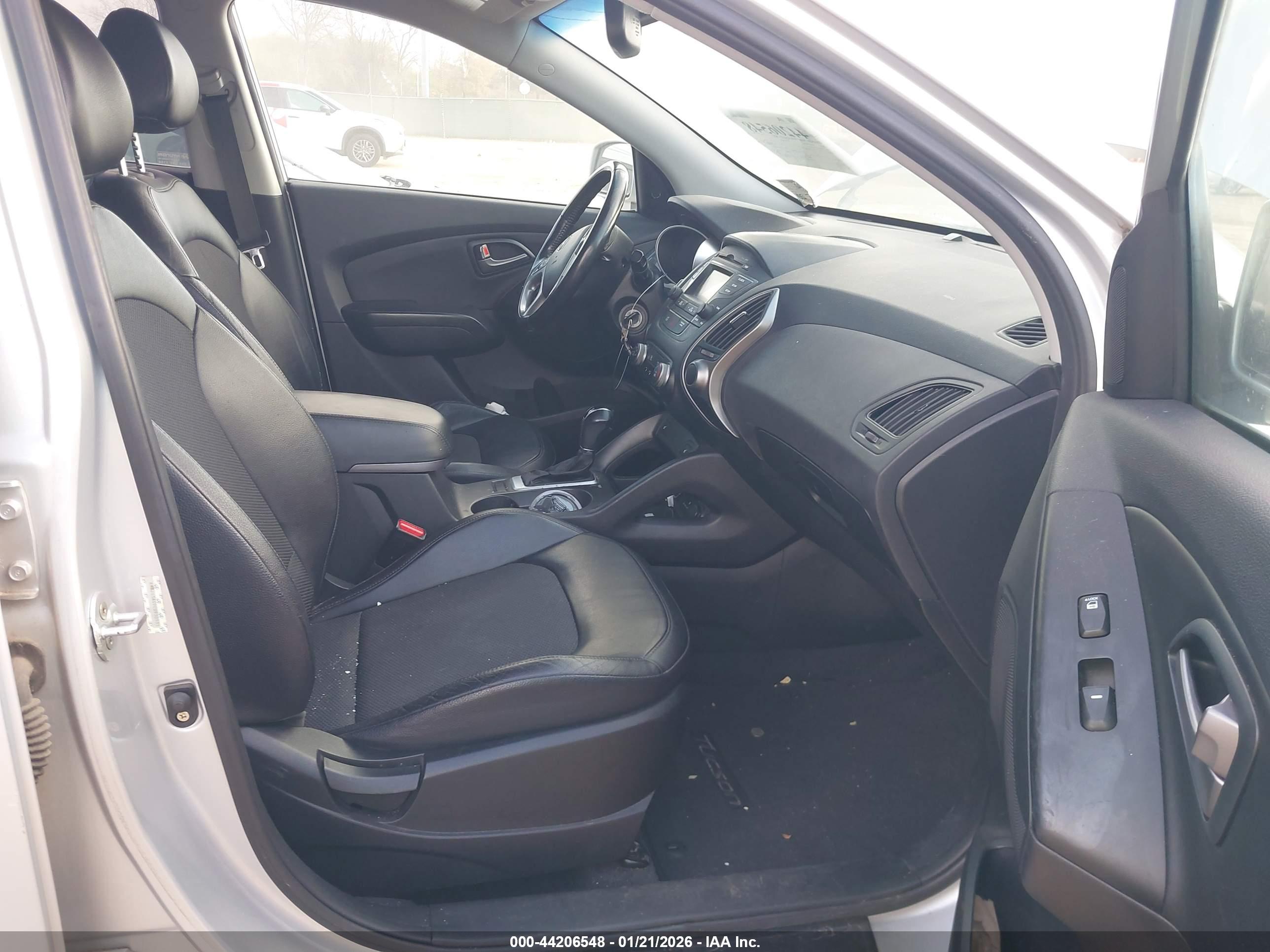 HYUNDAI TUCSON image 5