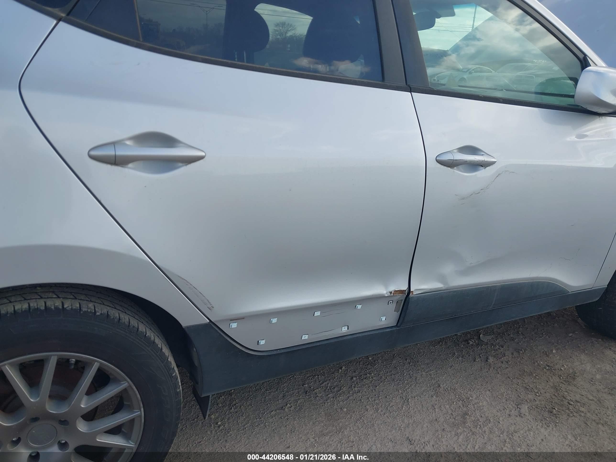 HYUNDAI TUCSON image 6