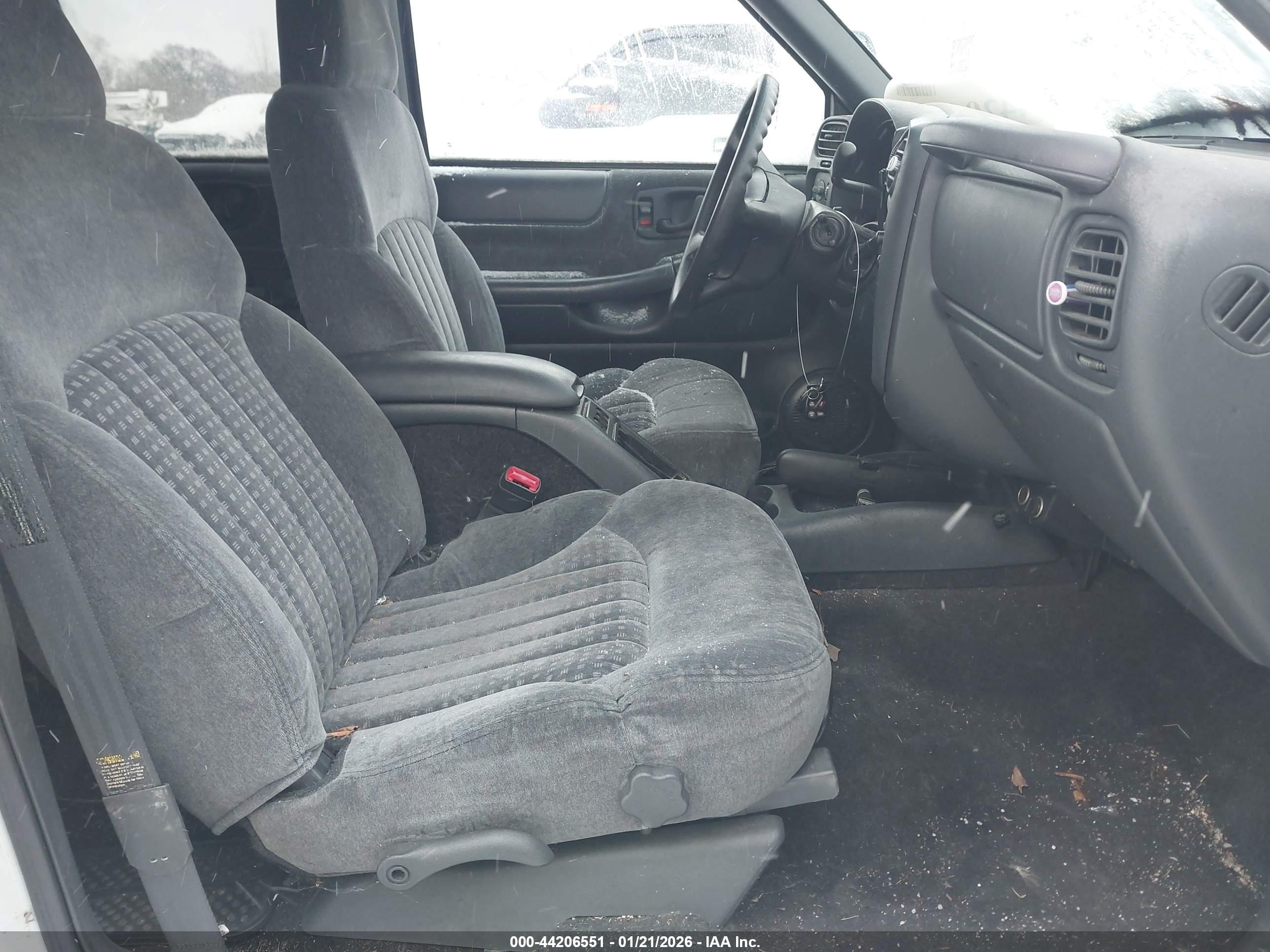 CHEVROLET BLAZER image 5