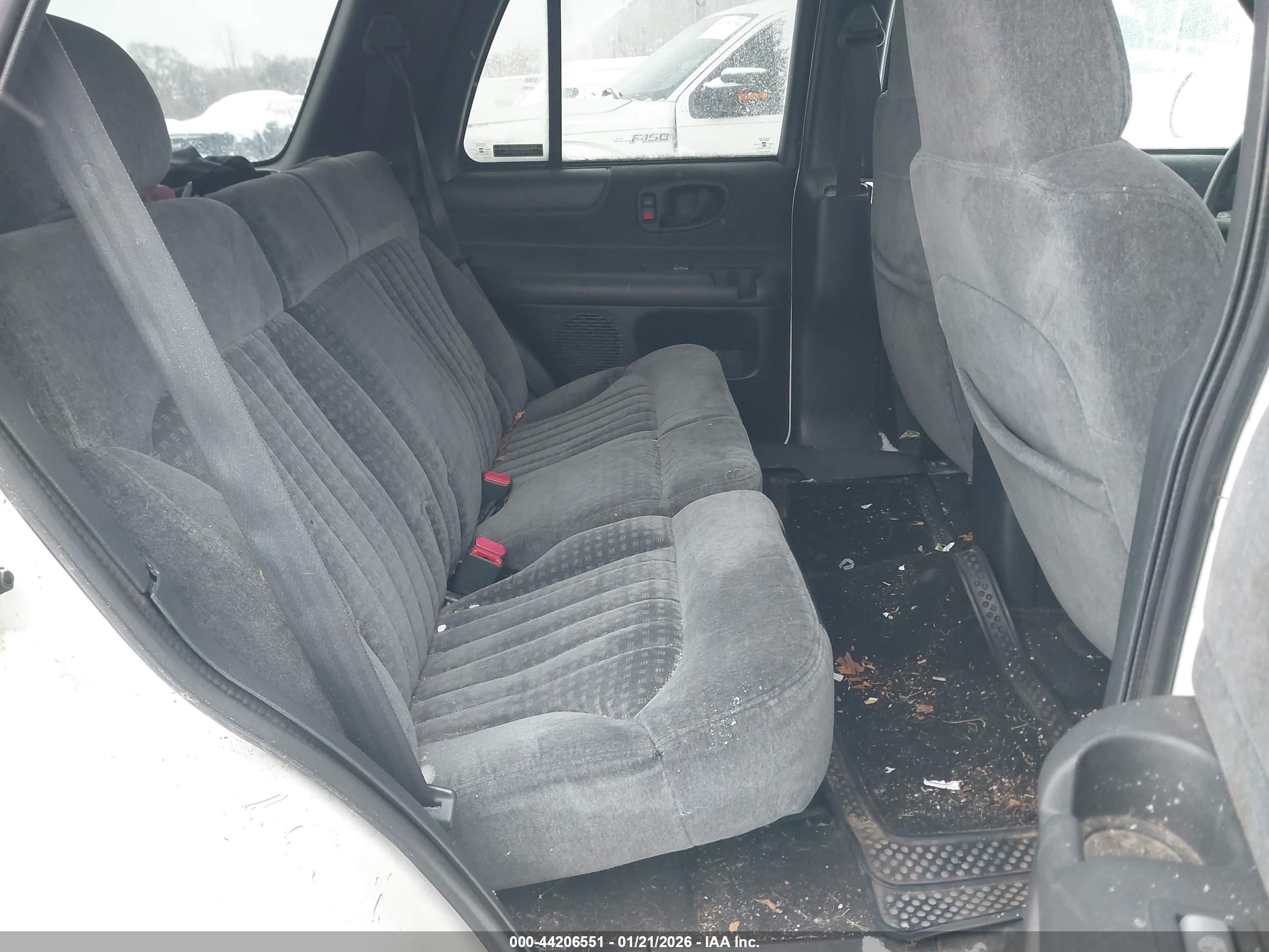 CHEVROLET BLAZER image 8