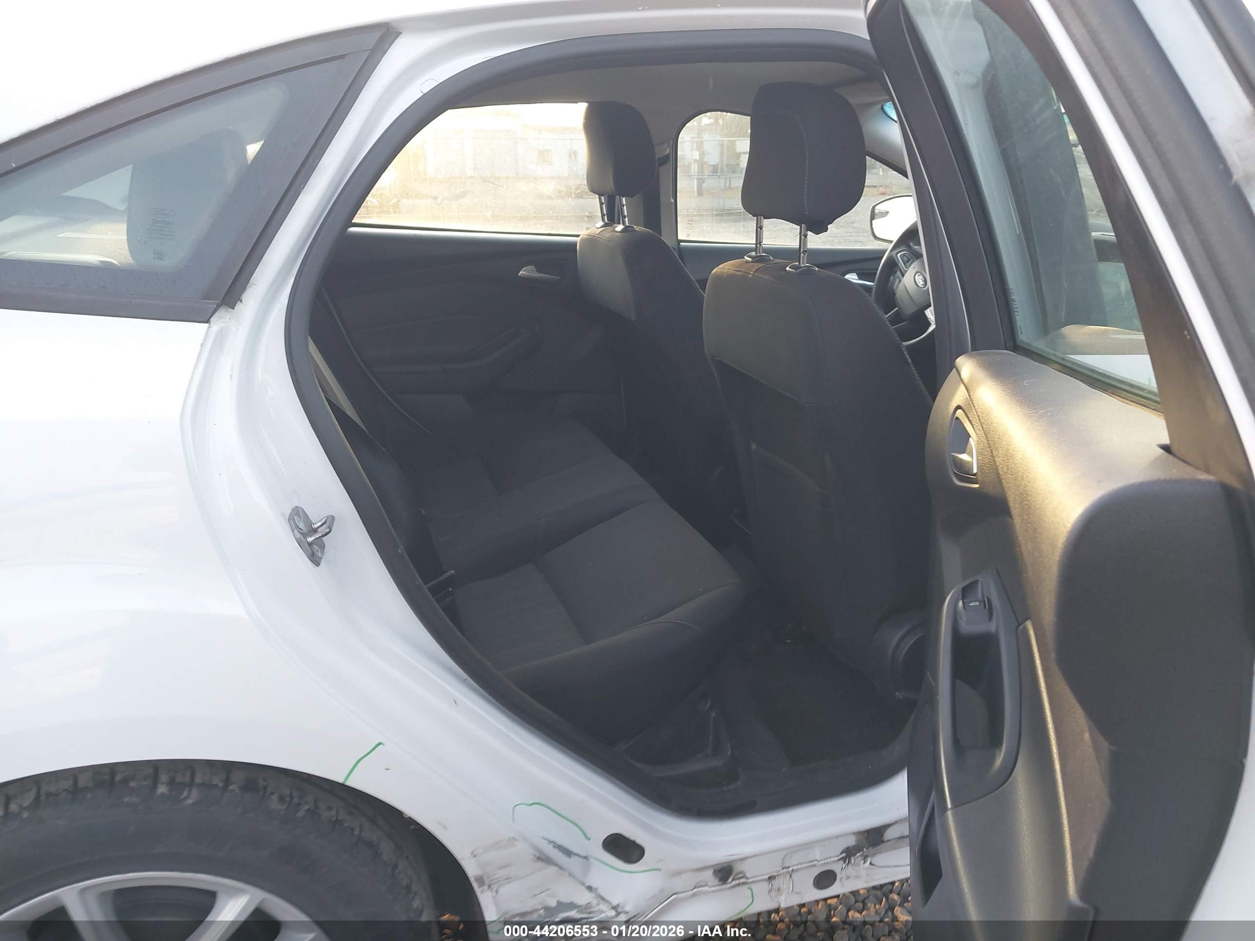 FORD FOCUS image 8