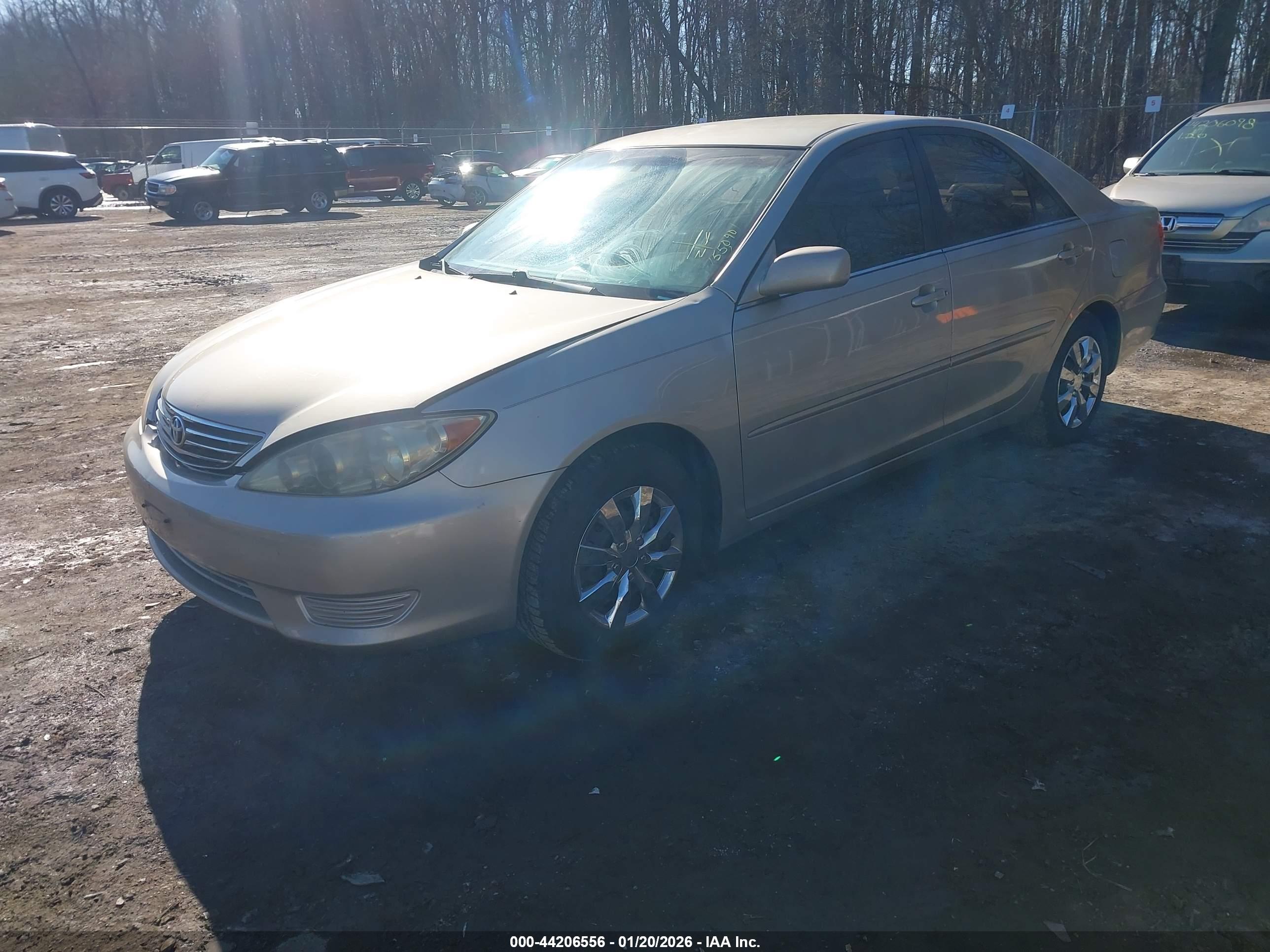 TOYOTA CAMRY image 2